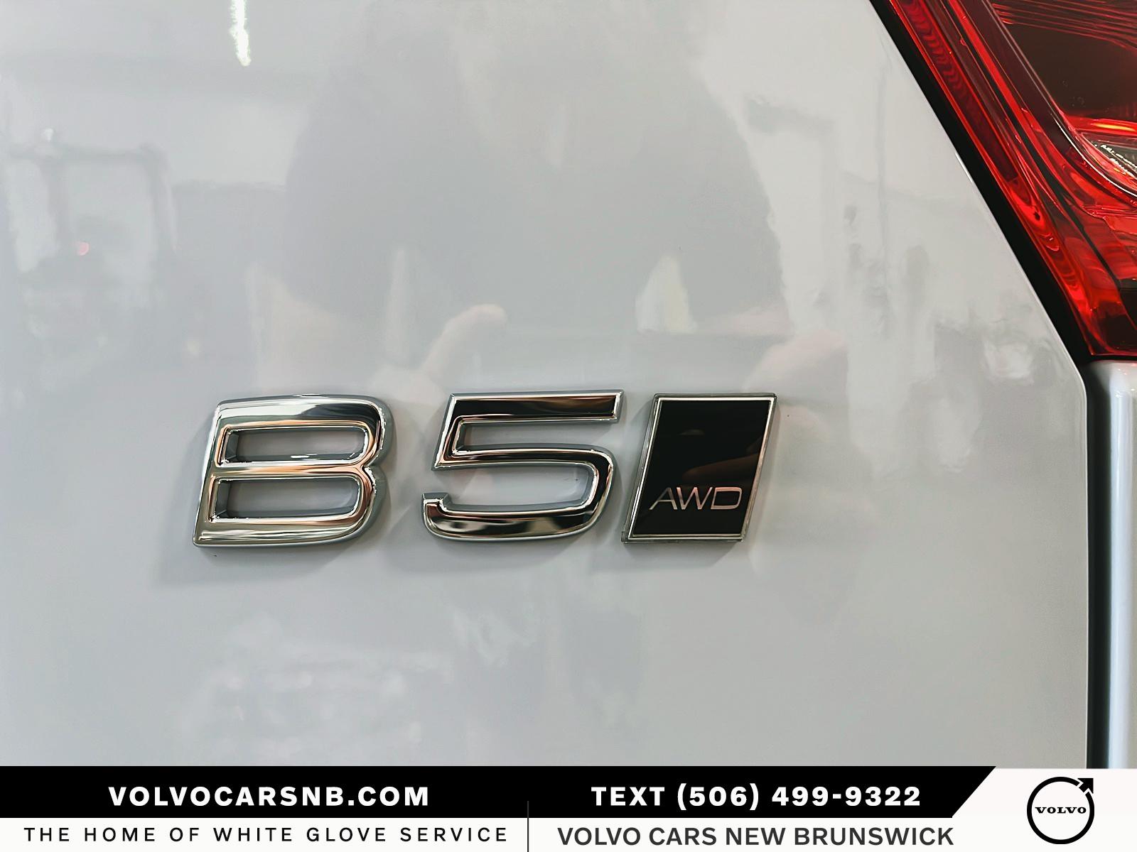 2026 Volvo XC40 B5 Core Dark Theme