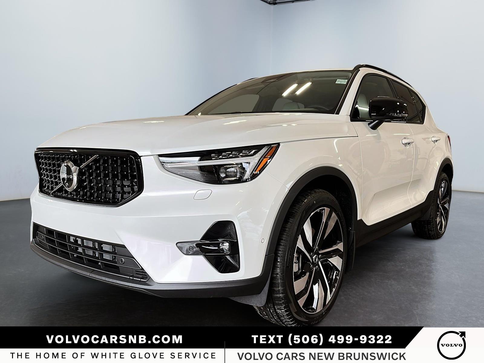 2026 Volvo XC40  B5 Plus Dark Theme