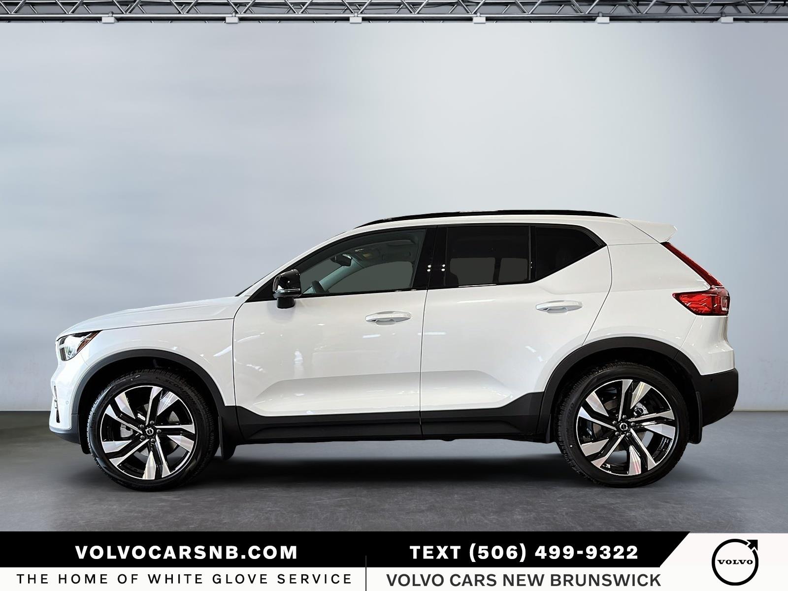 2026 Volvo XC40 B5 Plus Dark Theme