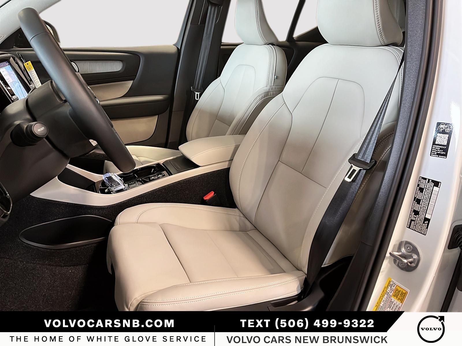 2026 Volvo XC40 B5 Plus Dark Theme