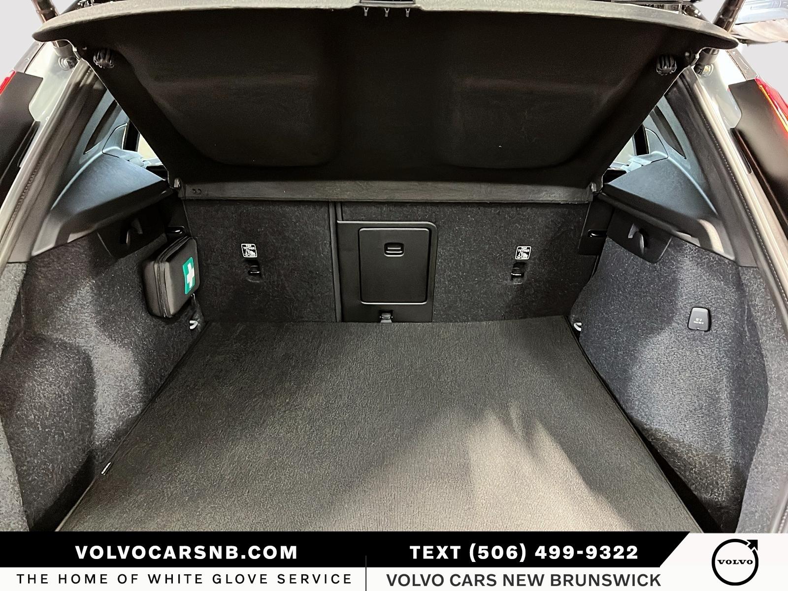 2026 Volvo XC40 B5 Ultra Black Edition