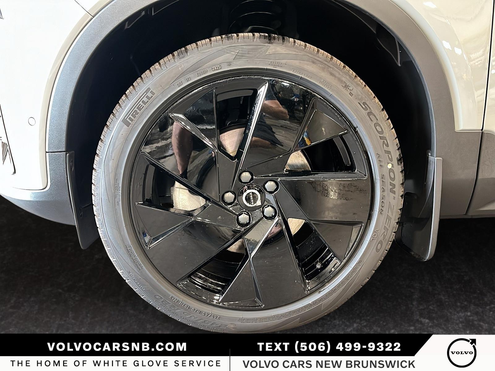 2026 Volvo XC40 B5 Ultra Black Edition