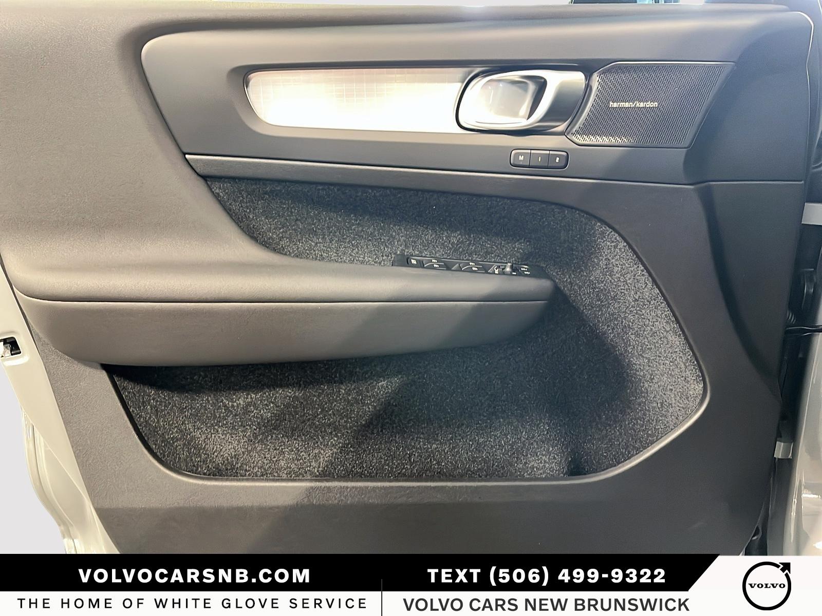 2026 Volvo XC40 B5 Ultra Black Edition