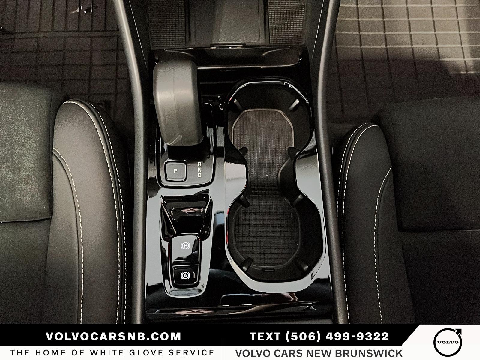 2026 Volvo XC40 B5 Ultra Black Edition