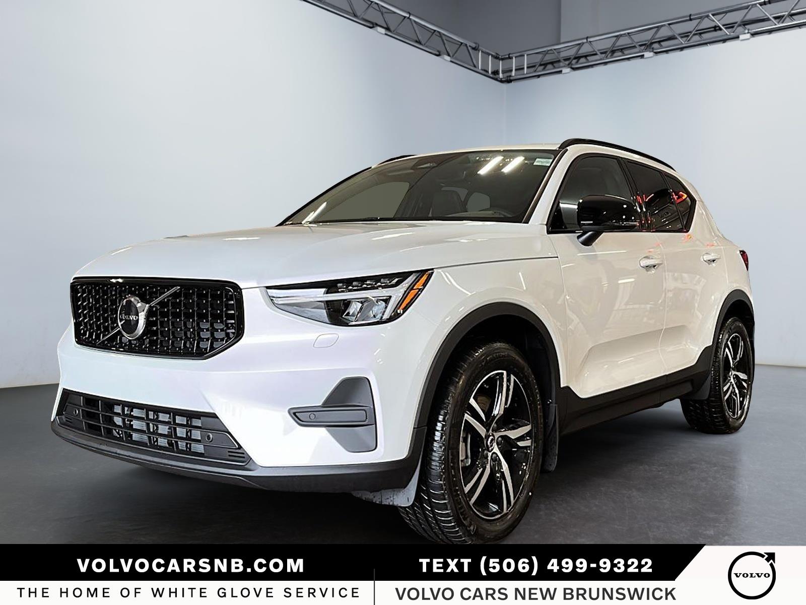 2026 Volvo XC40  B5 Core Dark Theme