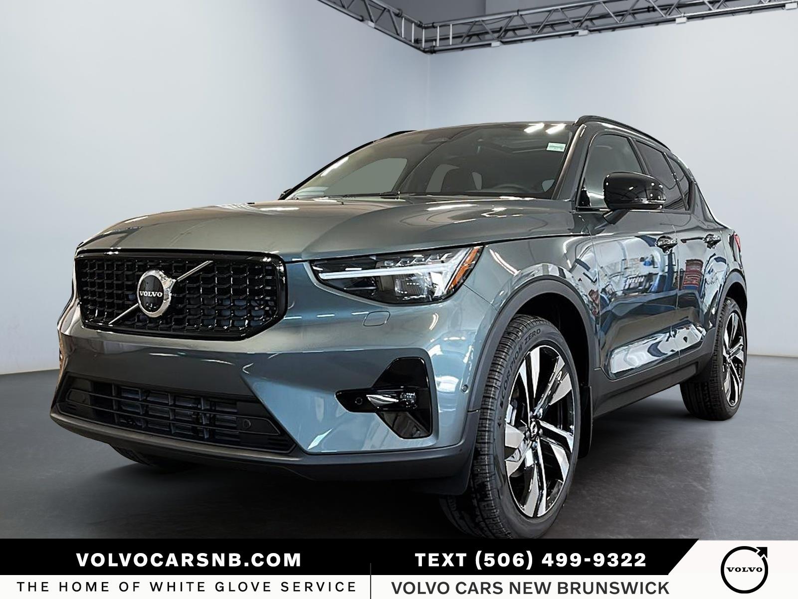 2026 Volvo XC40  B5 Ultra Dark Theme