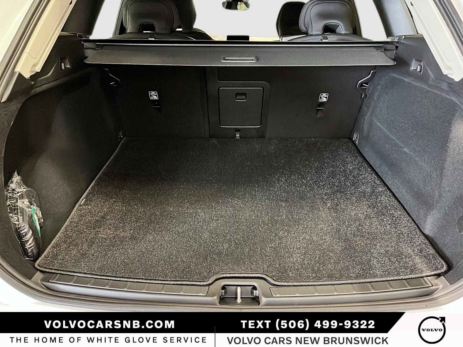 2026 Volvo XC60 B5 Core Dark Theme