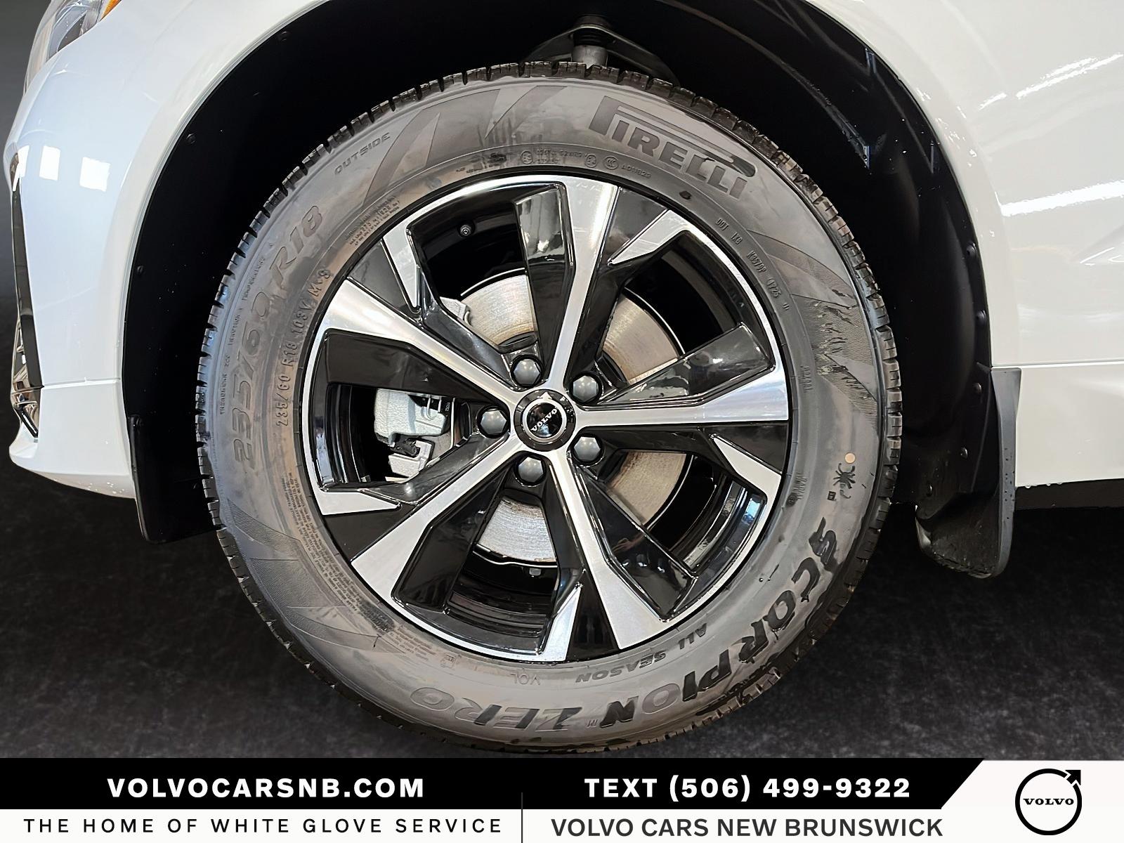 2026 Volvo XC60 B5 Core Dark Theme