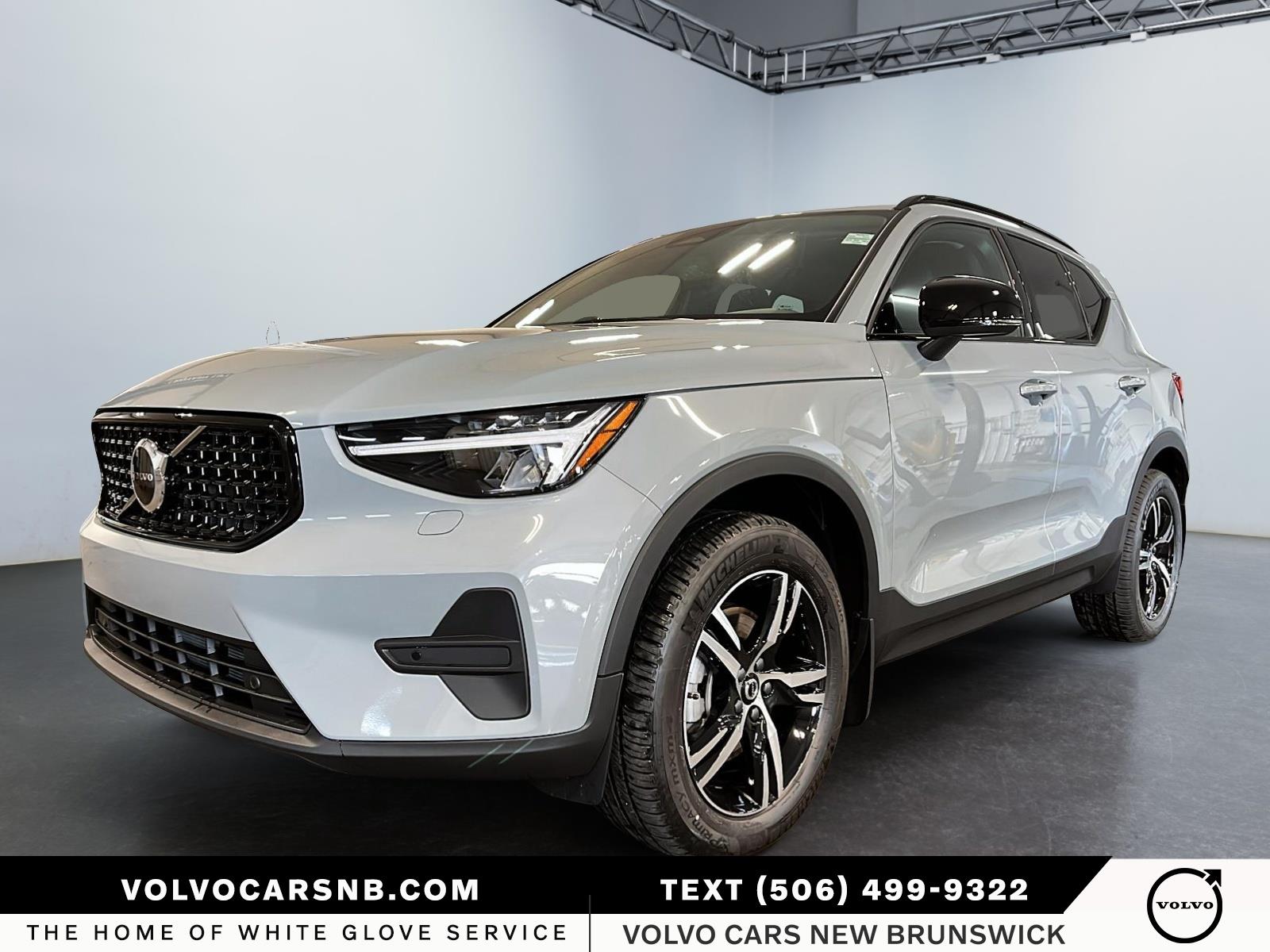 2026 Volvo XC40  B5 Core Dark Theme