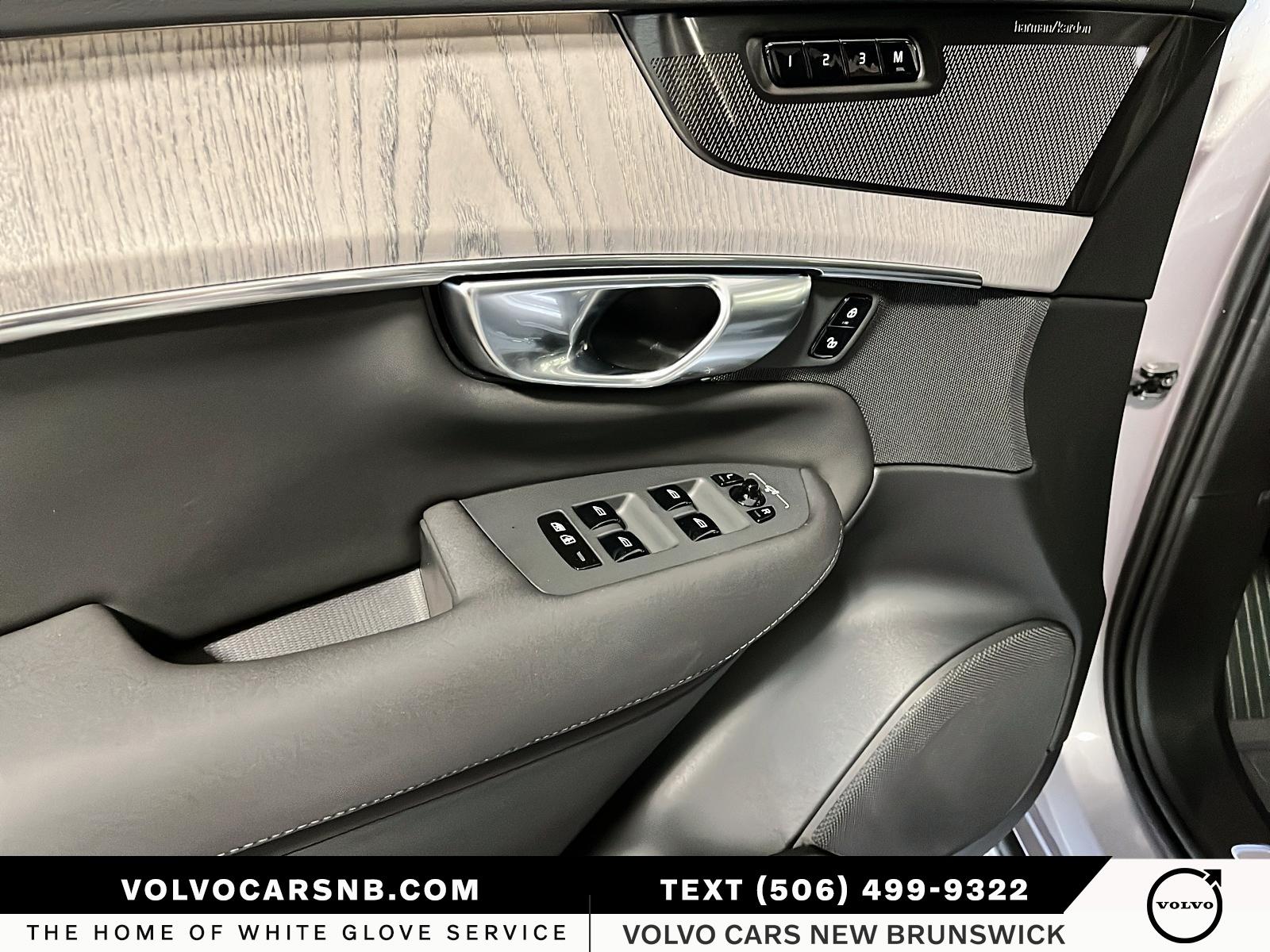 2026 Volvo XC90 B6 Ultra Bright Theme