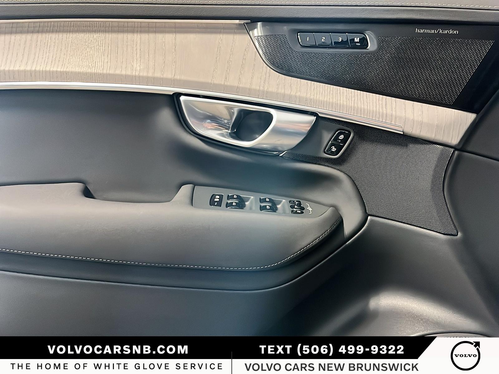 2026 Volvo XC90 B6 Ultra Bright Theme