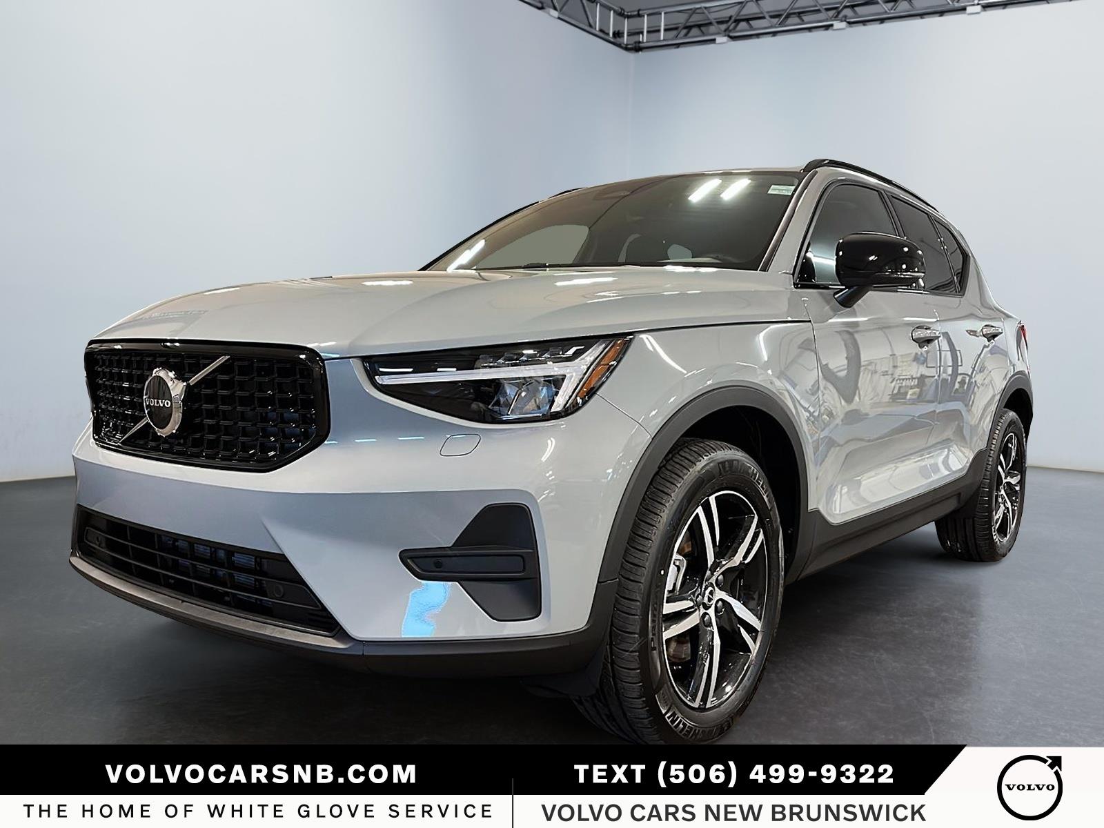 2026 Volvo XC40  B5 Core Dark Theme