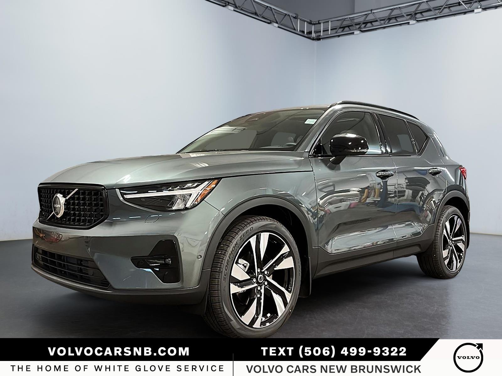 2026 Volvo XC40  B5 Plus Dark Theme