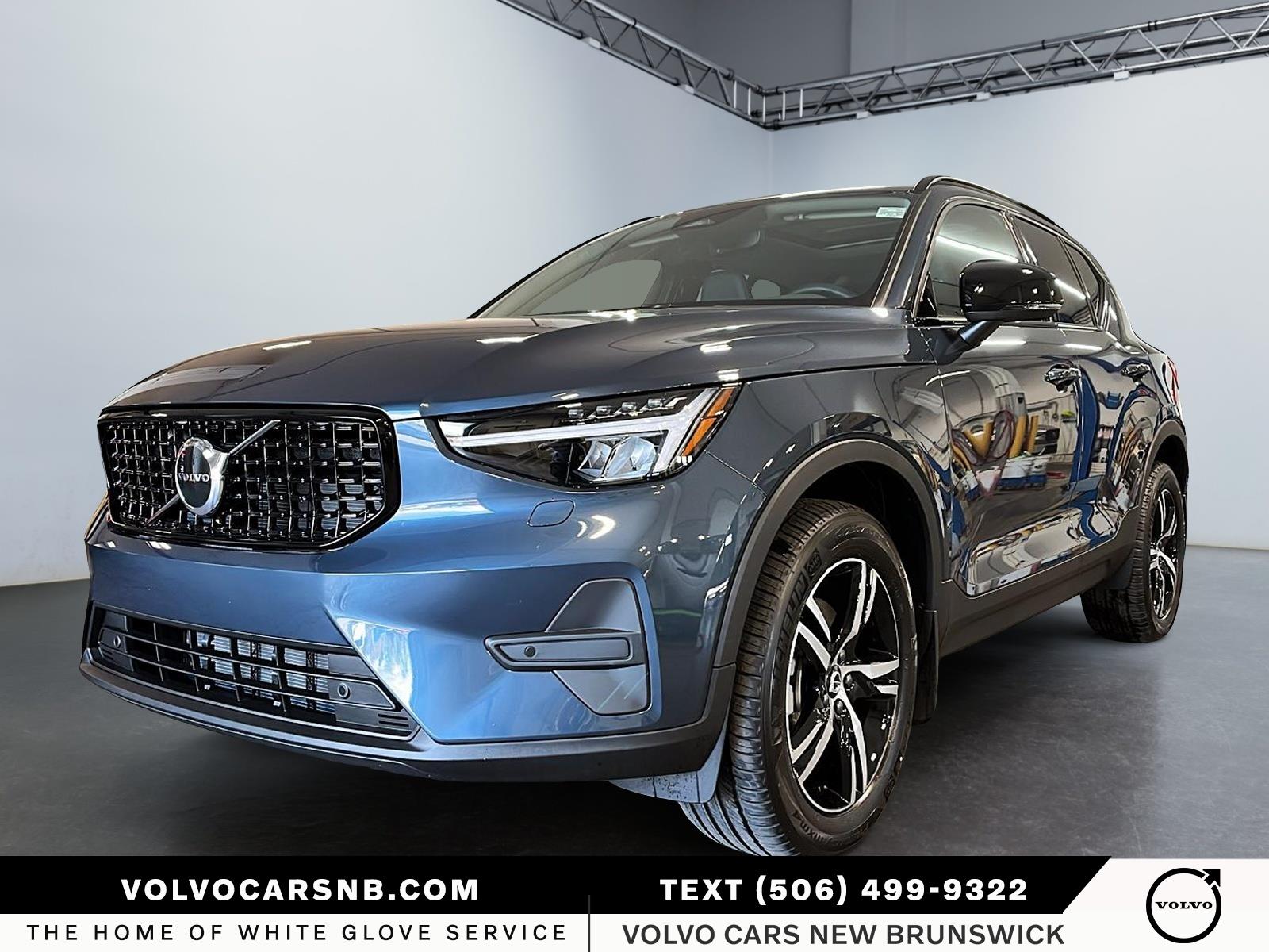 2026 Volvo XC40  B5 Core Dark Theme