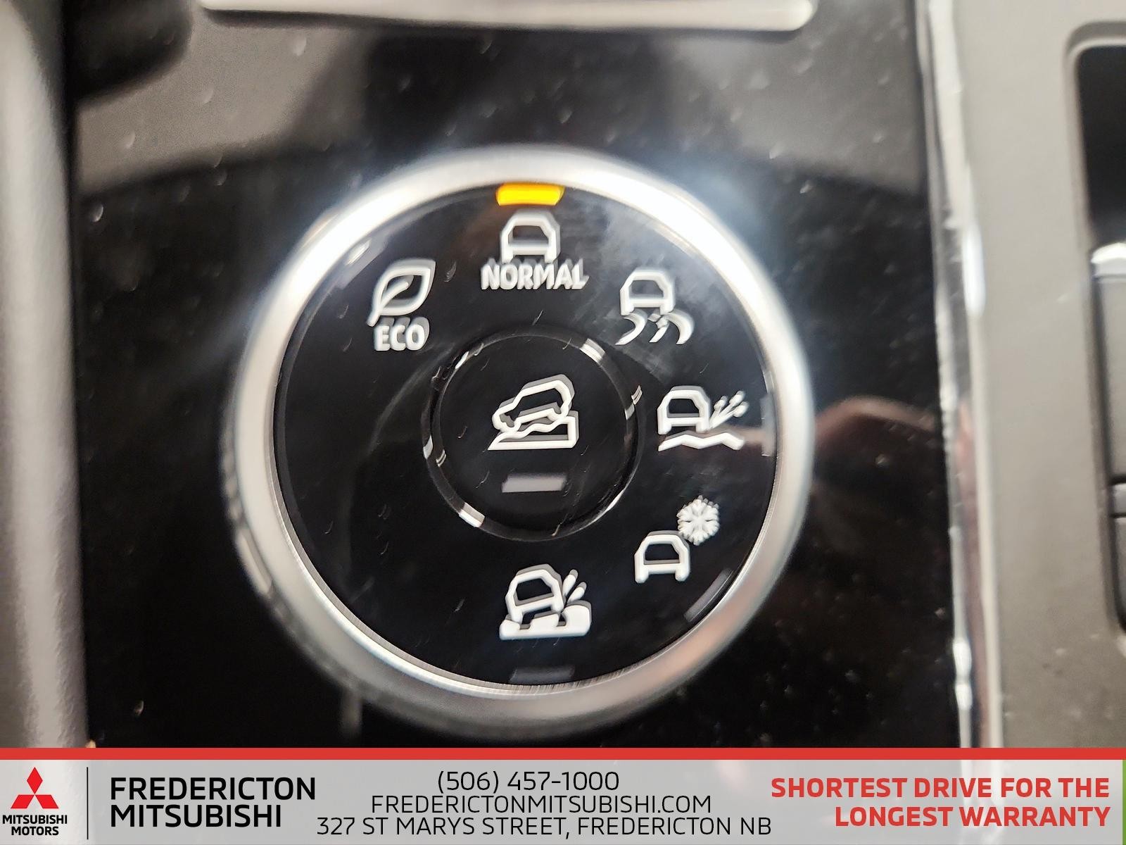 2024 Mitsubishi Outlander ES