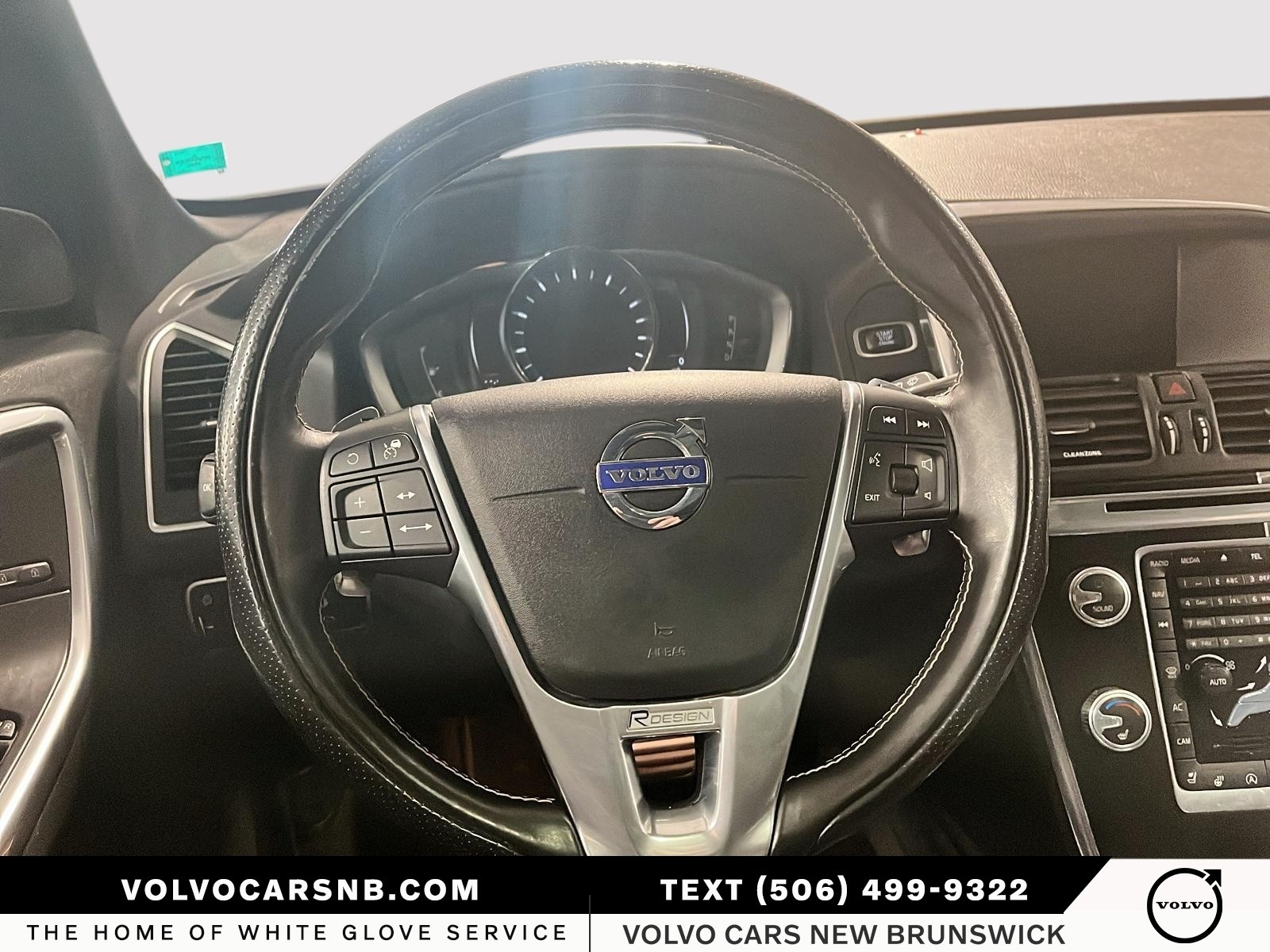 2017 Volvo XC60 T6 Drive-E R-Design