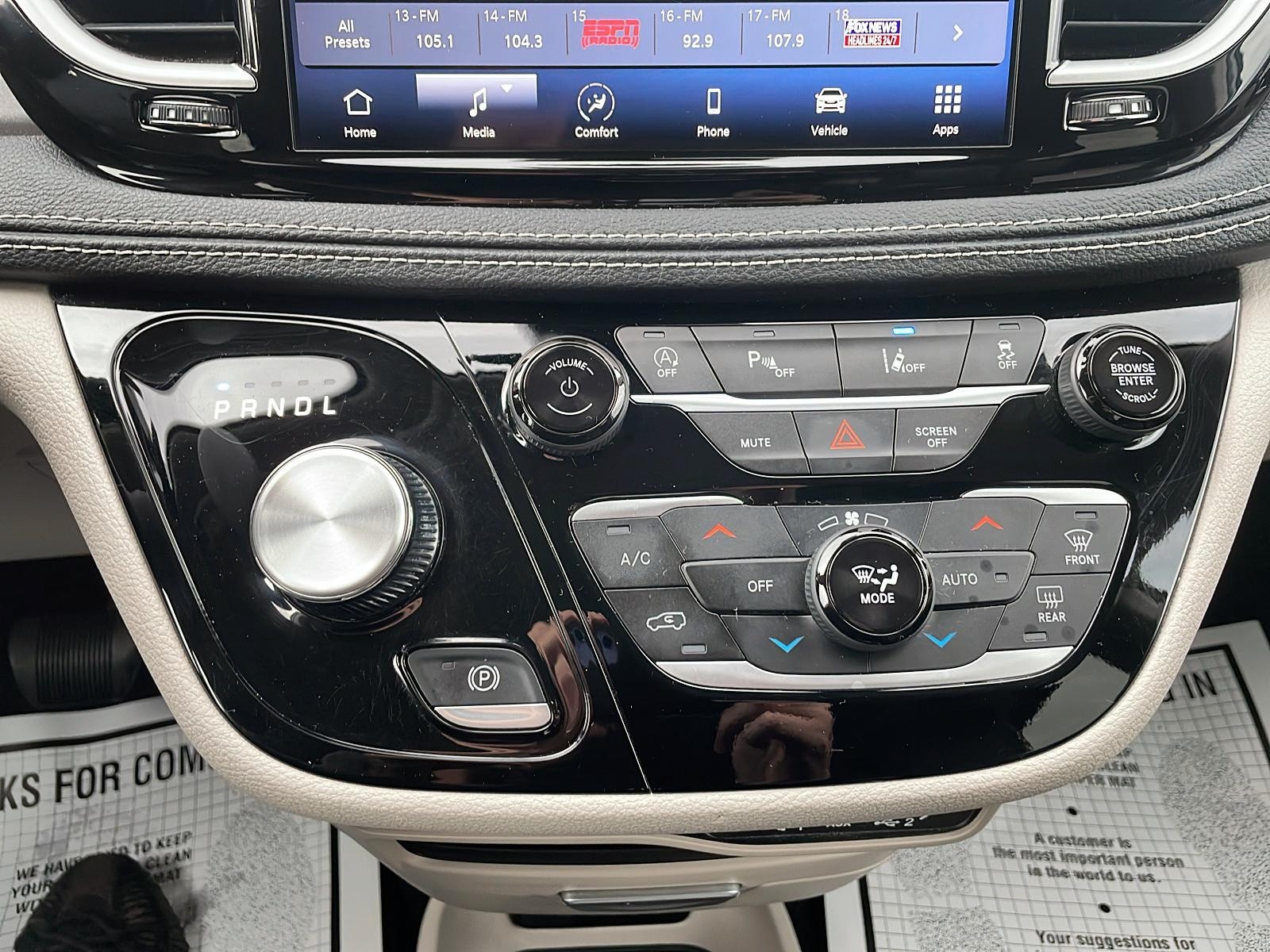 2023 Chrysler Pacifica Touring-L