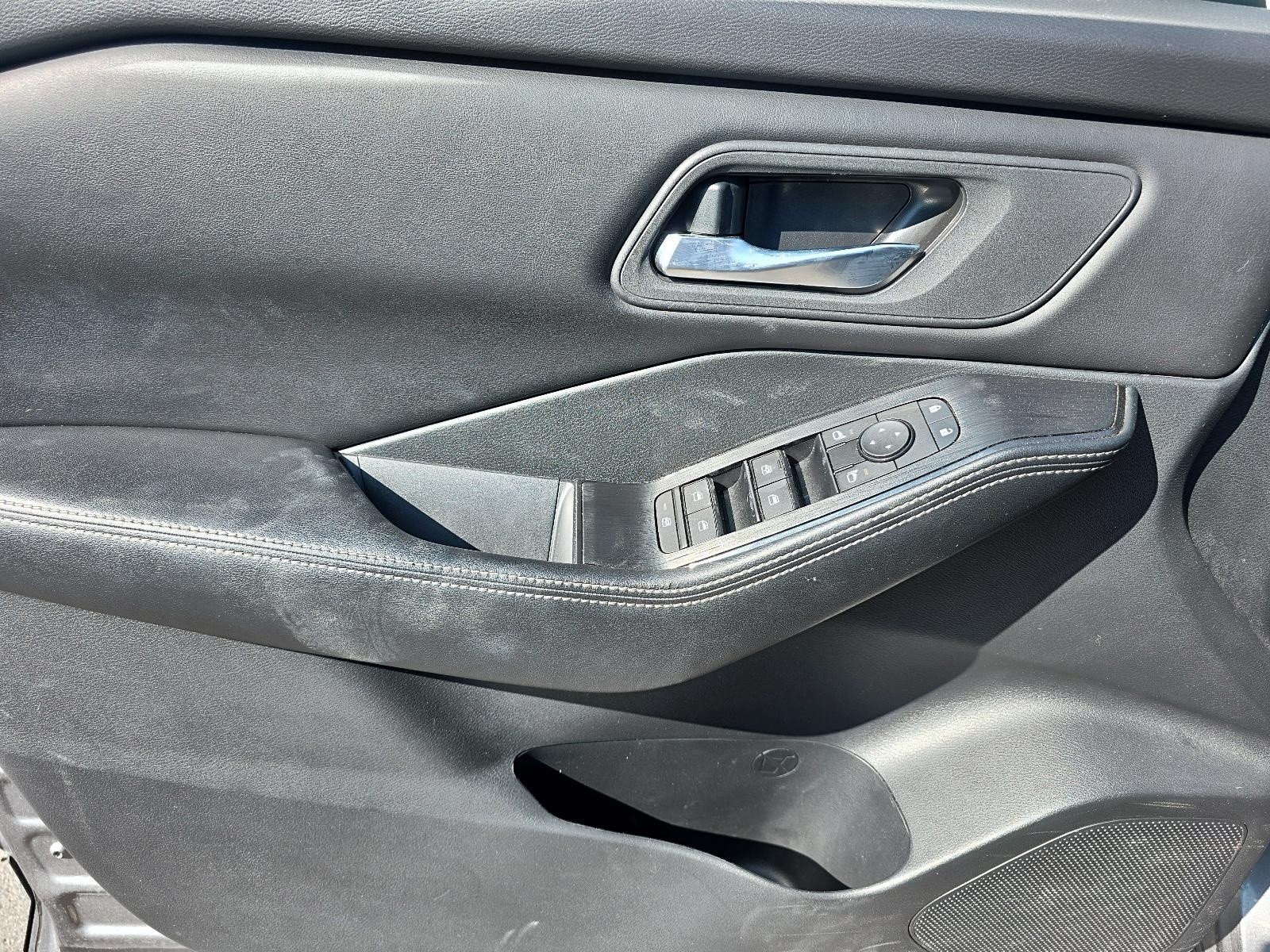 2024 Nissan Rogue SV Moonroof