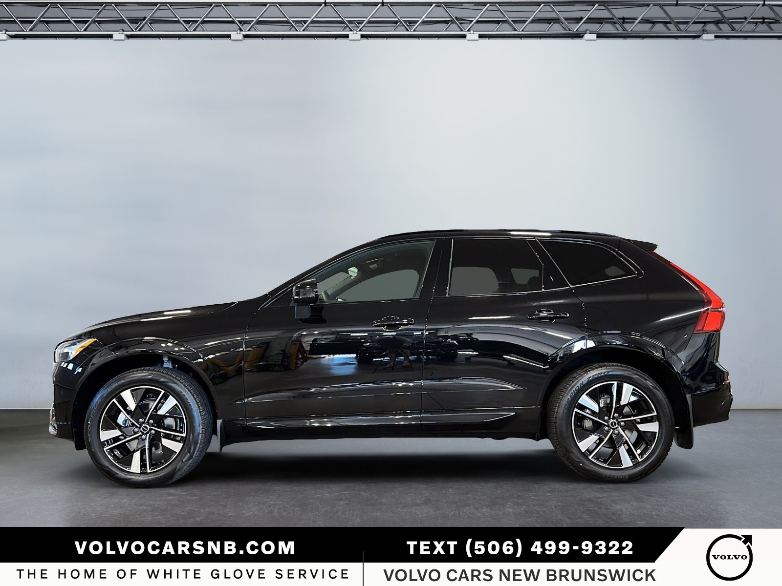 2026 Volvo XC60 B5 Core Dark Theme