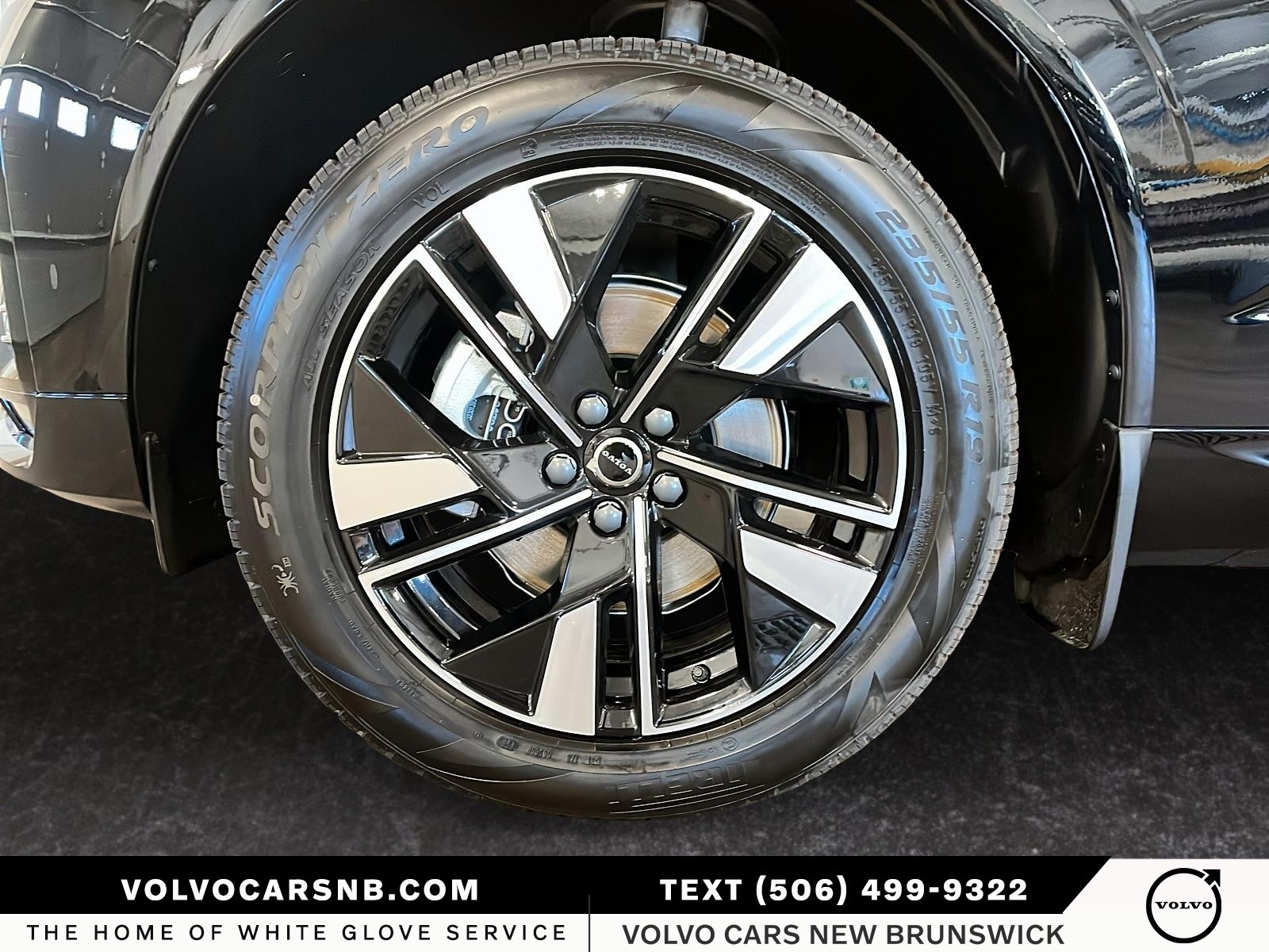 2026 Volvo XC60 B5 Core Dark Theme