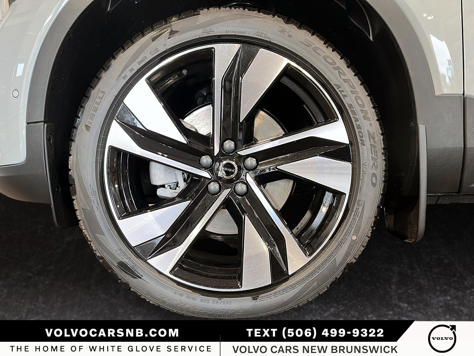 2026 Volvo XC40 B5 Plus Dark Theme