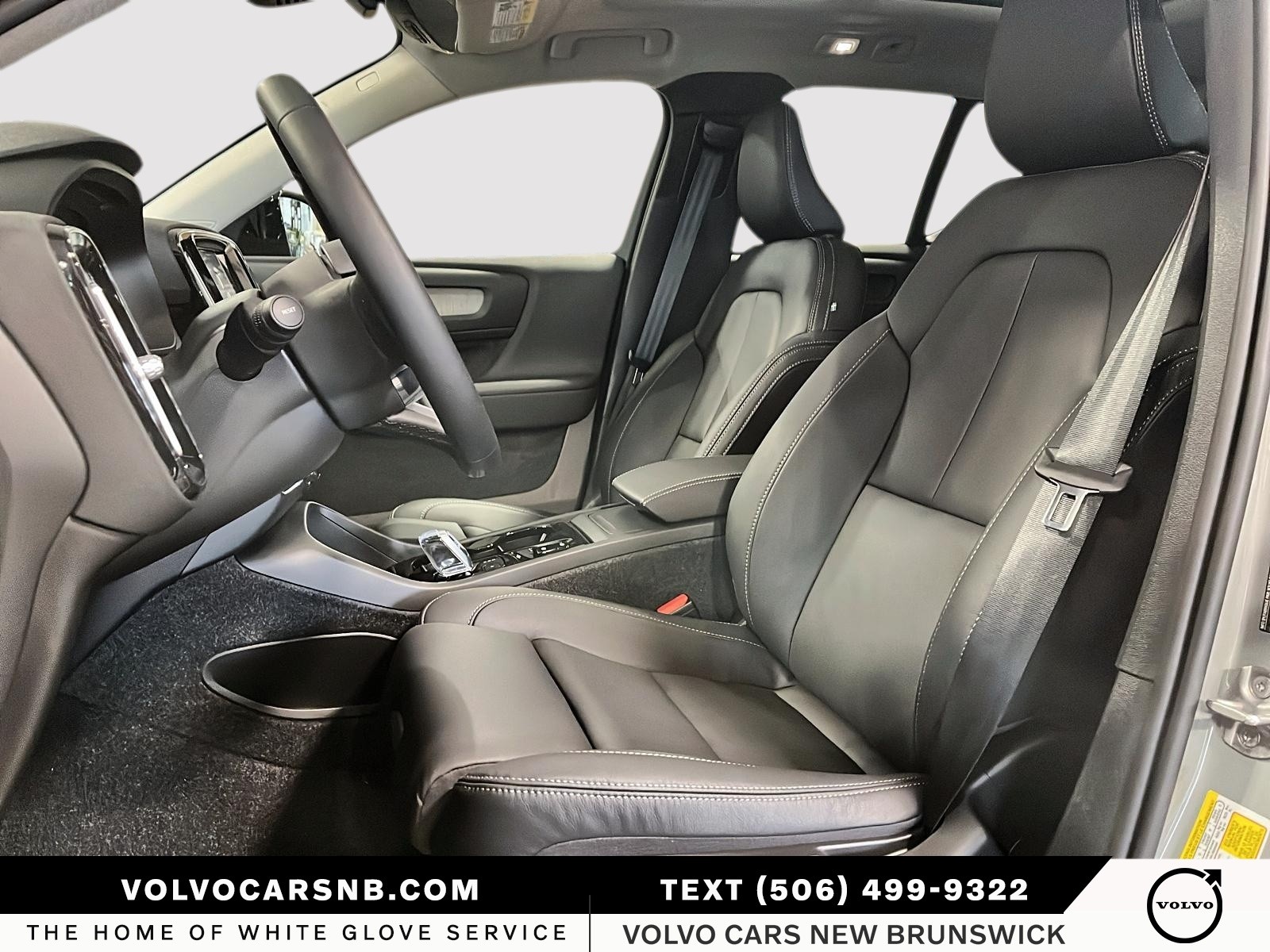 2026 Volvo XC40 B5 Plus Dark Theme