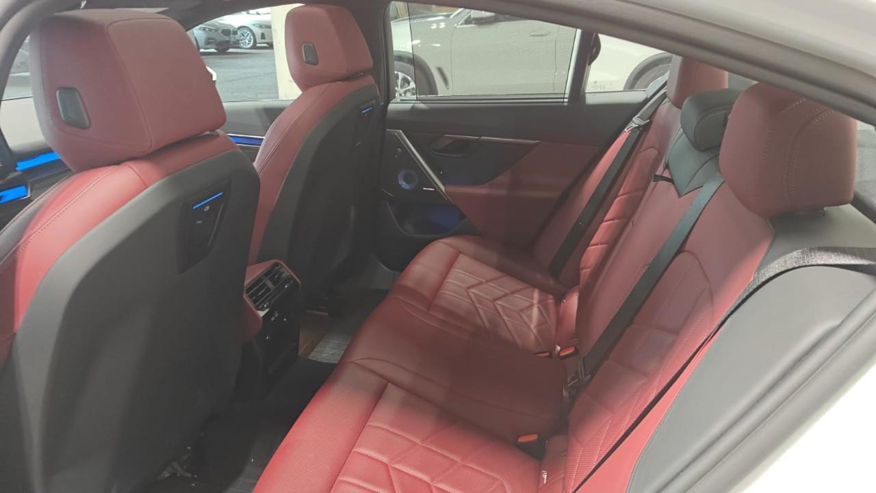 2025 BMW i5 xDrive40, Toronto, Cash