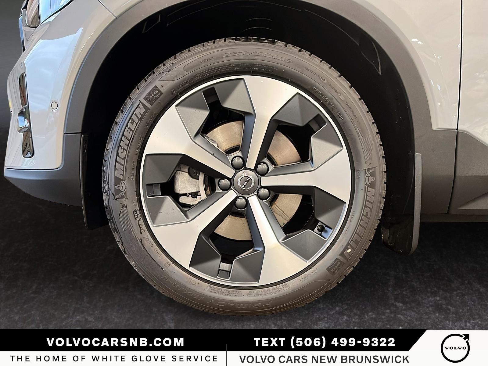 2026 Volvo XC40  B5 Plus Dark Theme