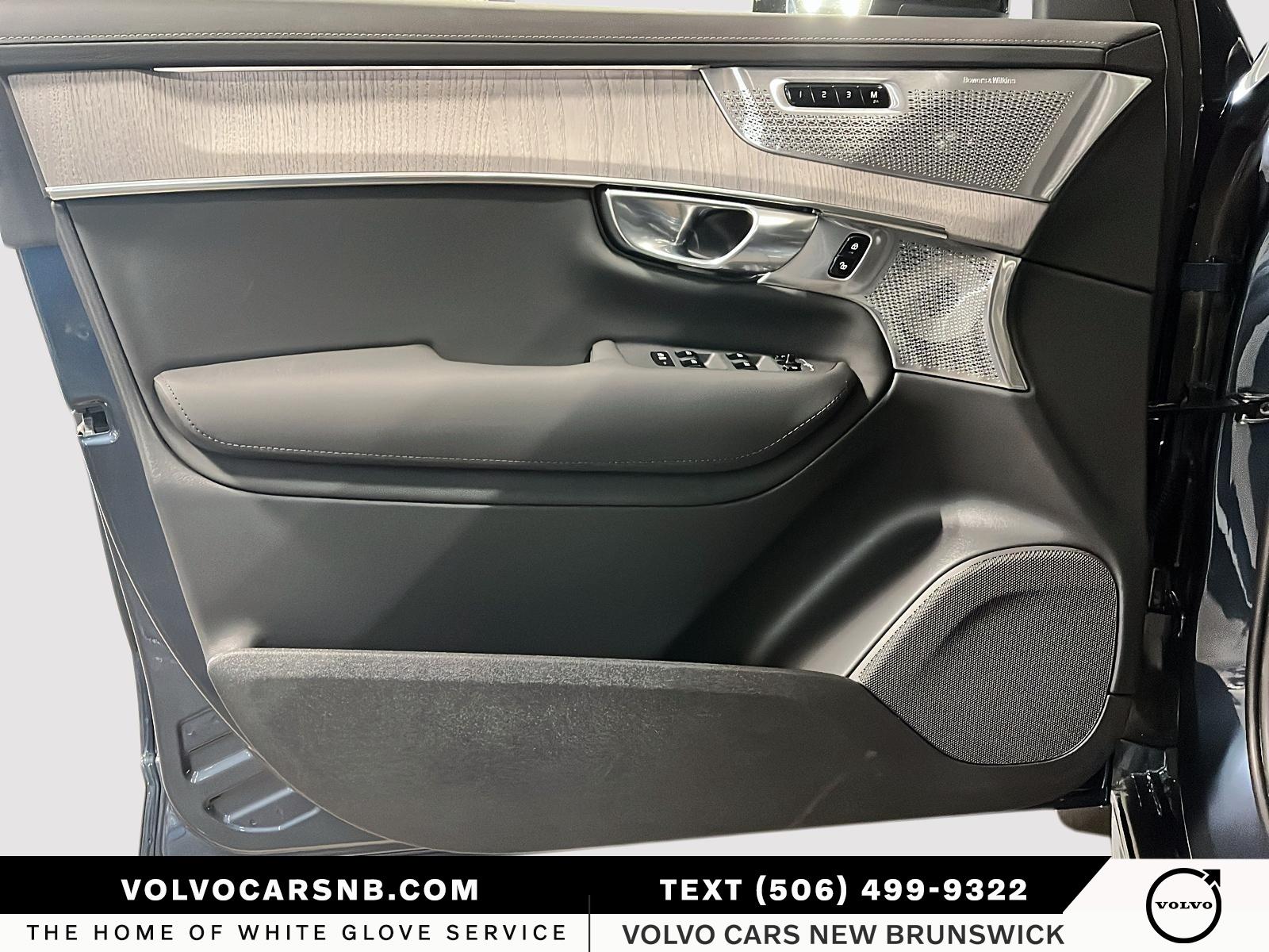 2026 Volvo XC90 Plug-In Hybrid T8 Ultra Dark Theme