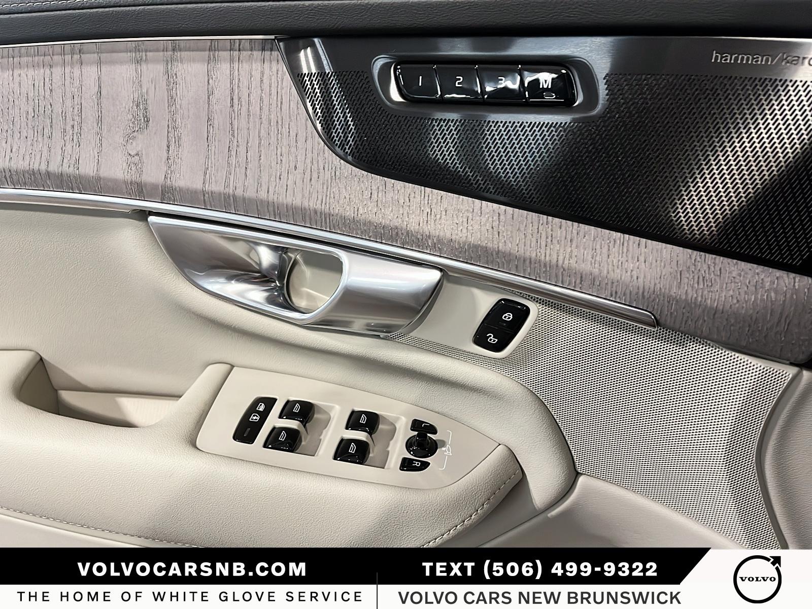 2026 Volvo XC90 Plug-In Hybrid T8 Ultra Dark Theme