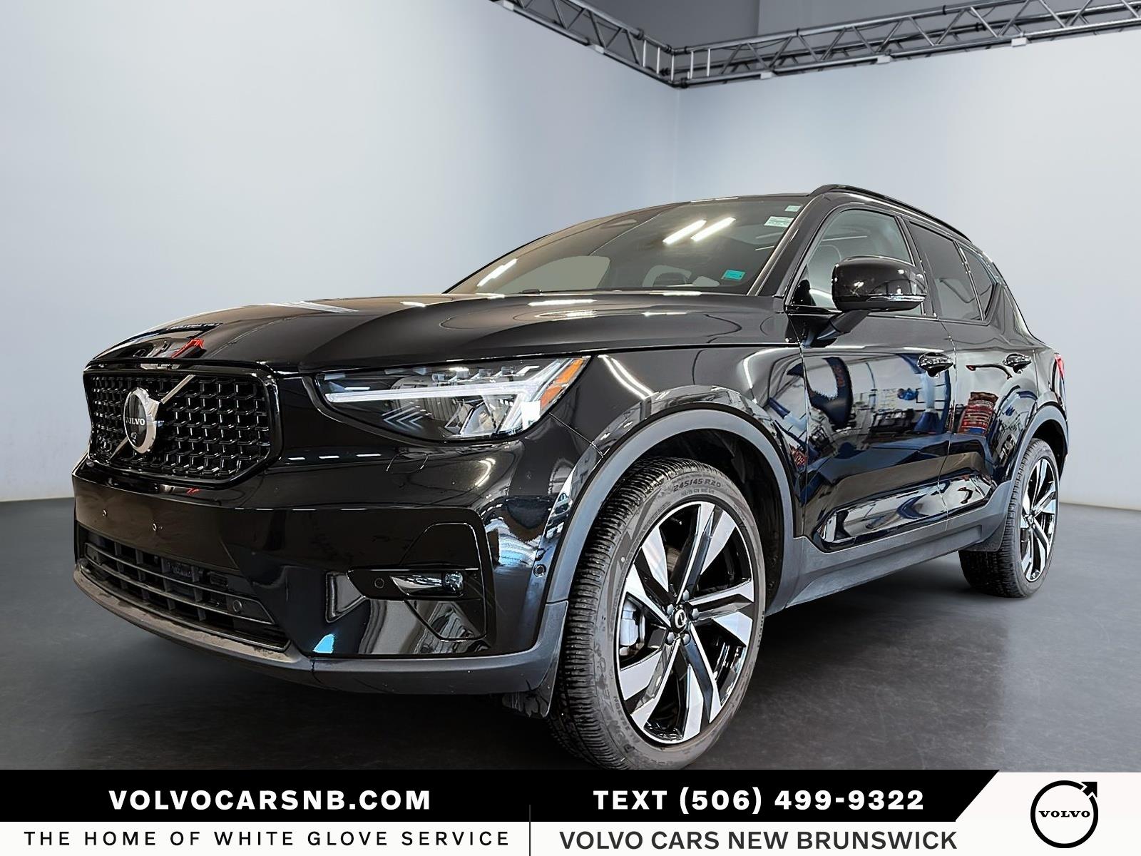 2025 Volvo XC40  B5 Plus Dark Theme