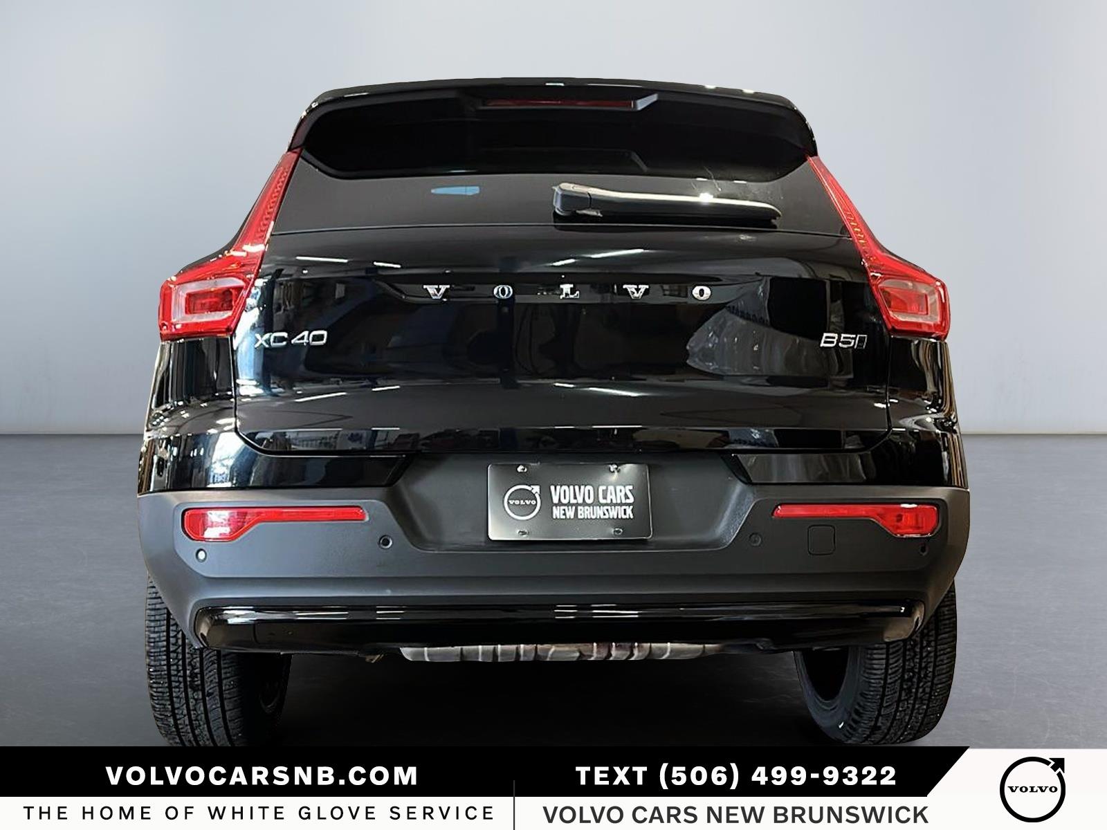 2025 Volvo XC40 B5 Plus Dark Theme