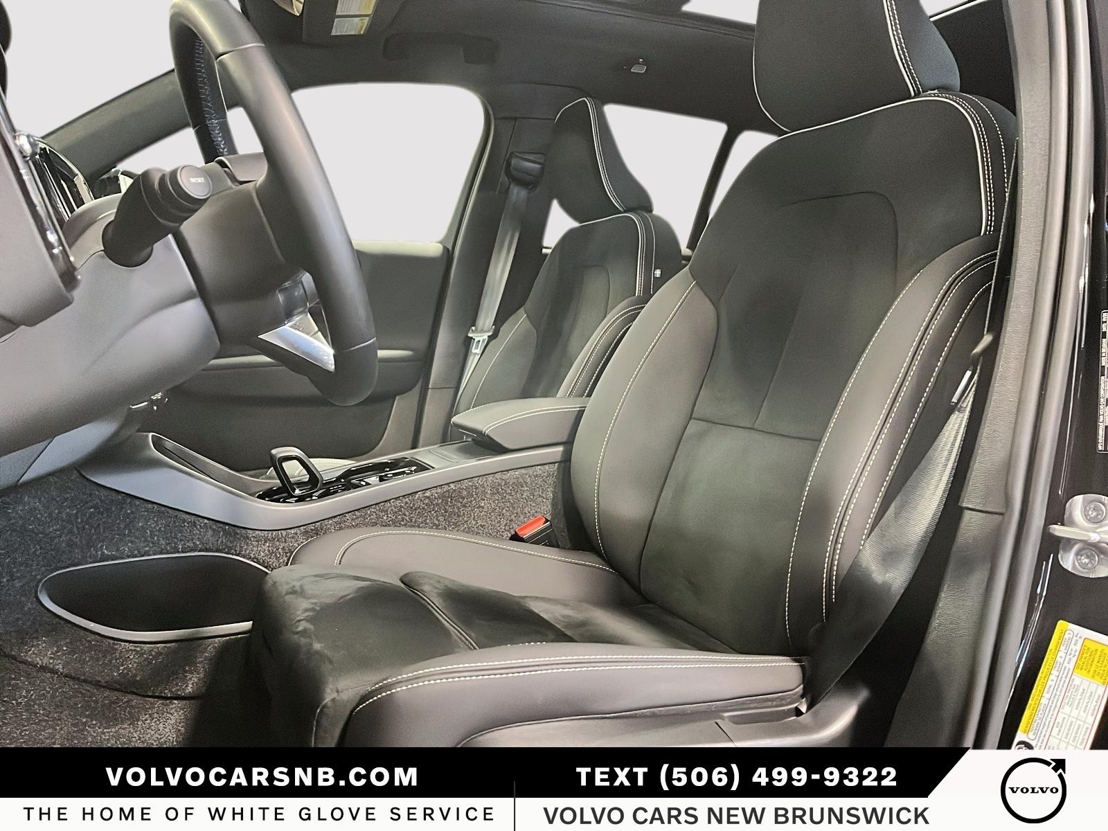 2025 Volvo XC40 B5 Plus Dark Theme