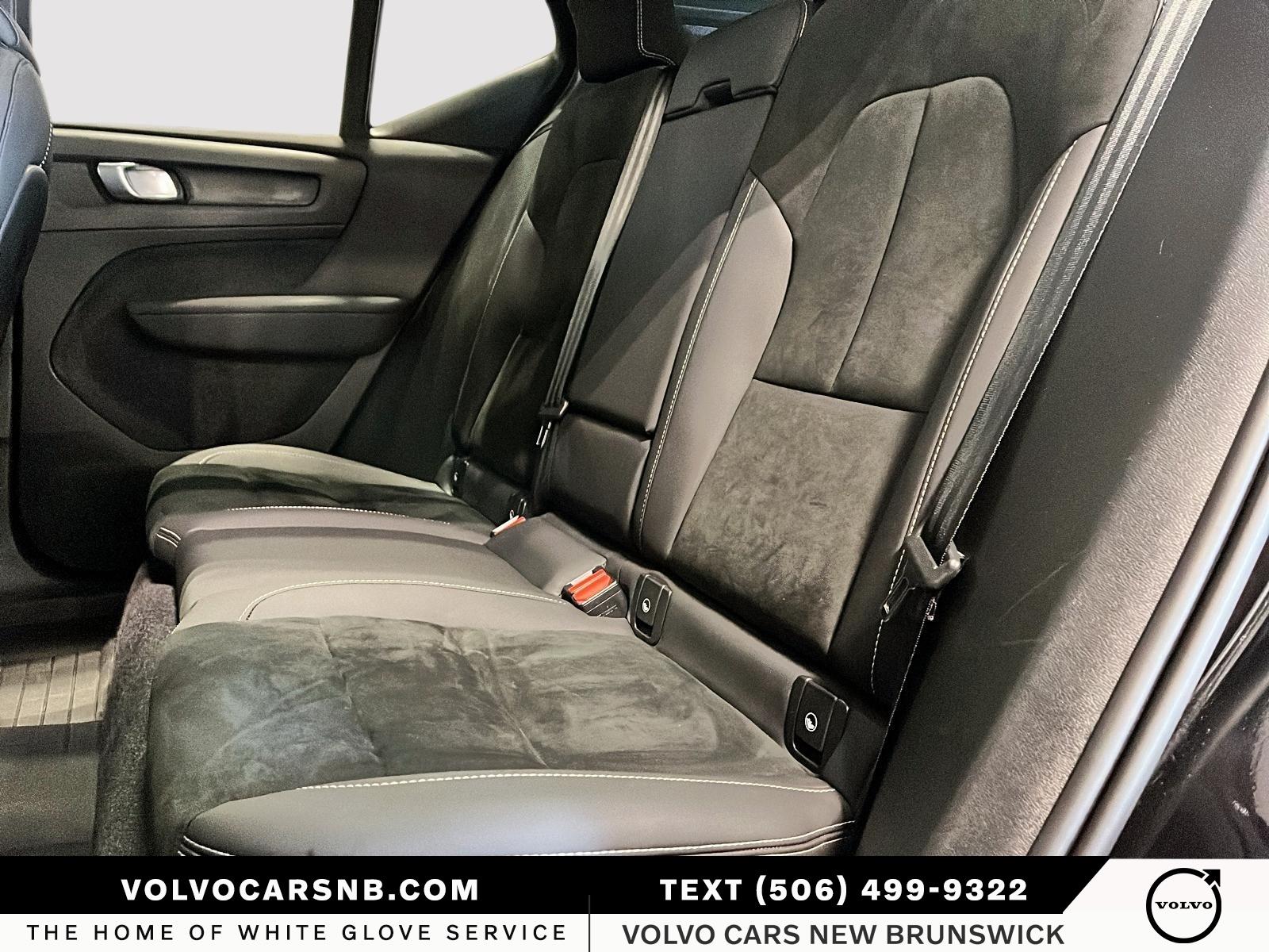 2025 Volvo XC40 B5 Plus Dark Theme