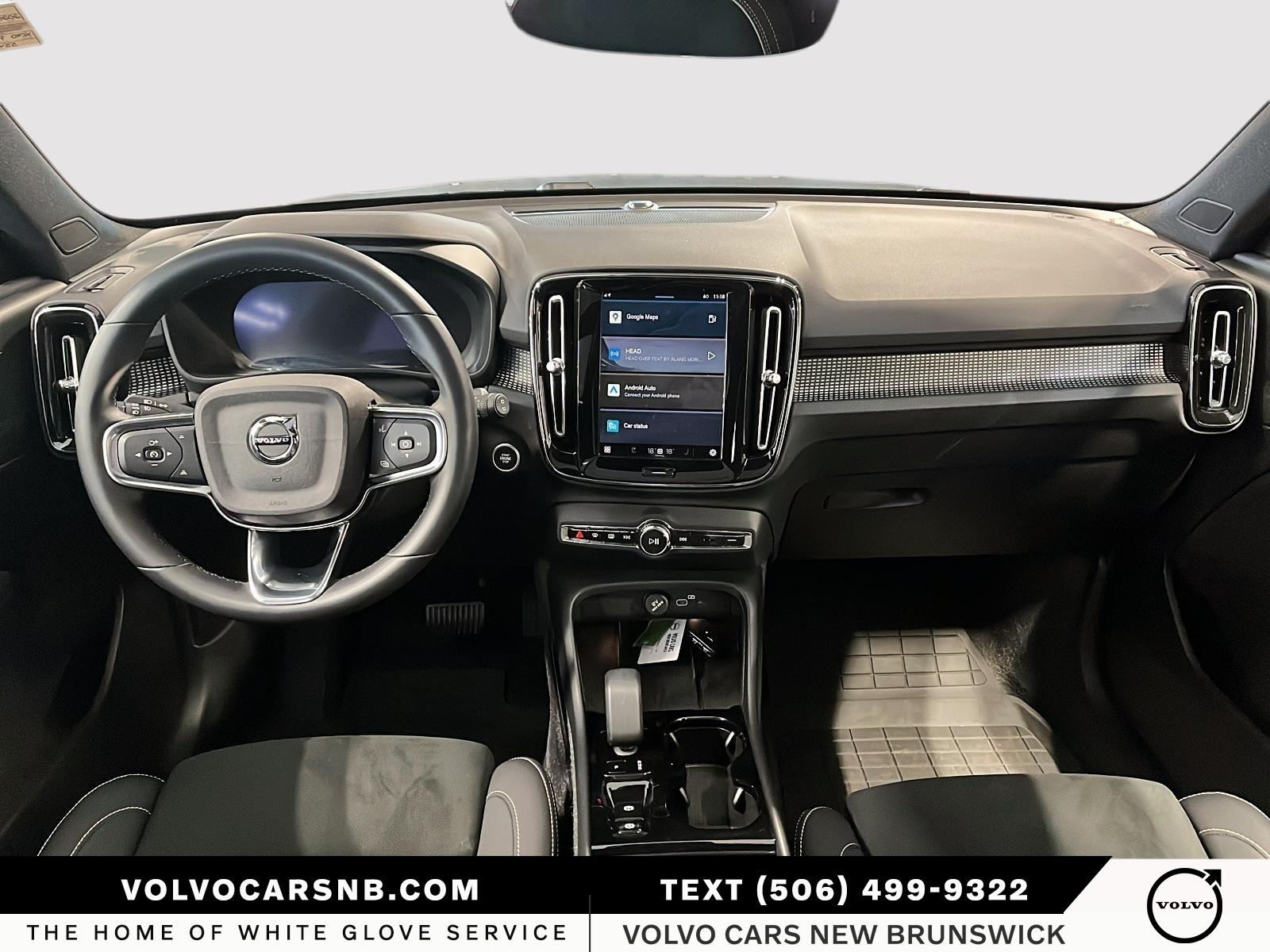 2025 Volvo XC40 B5 Plus Dark Theme