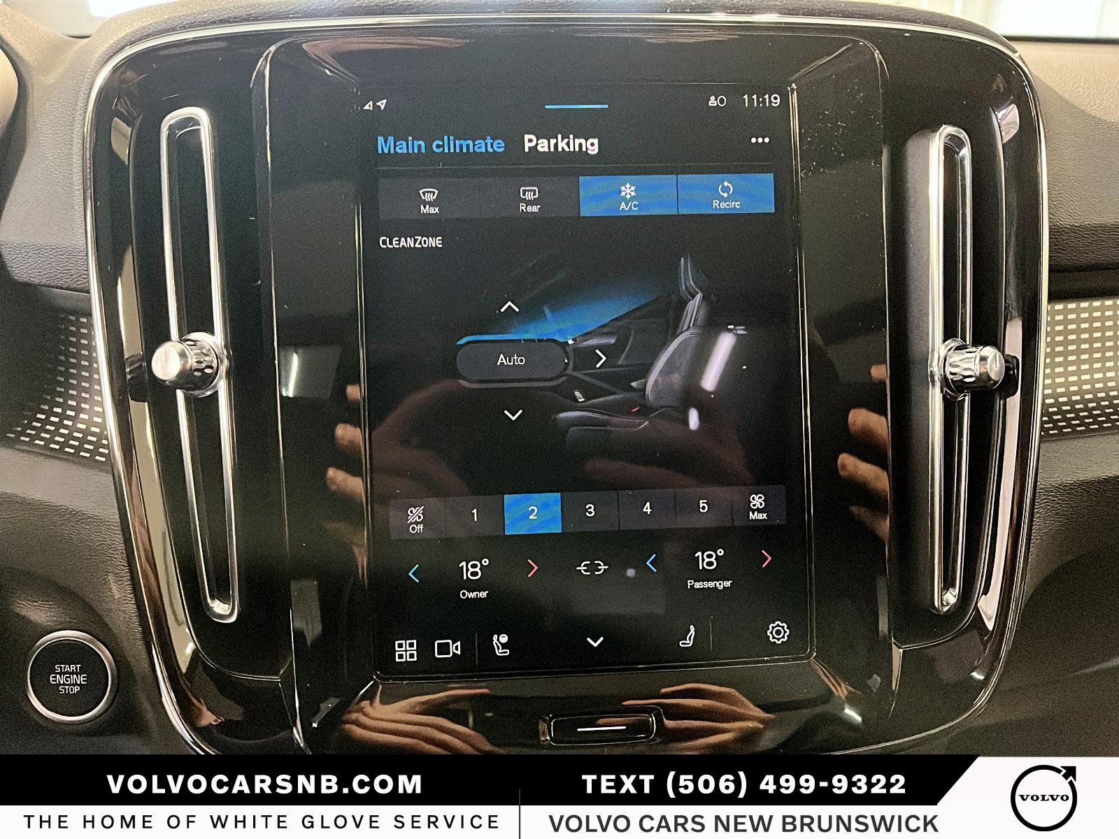 2025 Volvo XC40 B5 Plus Dark Theme