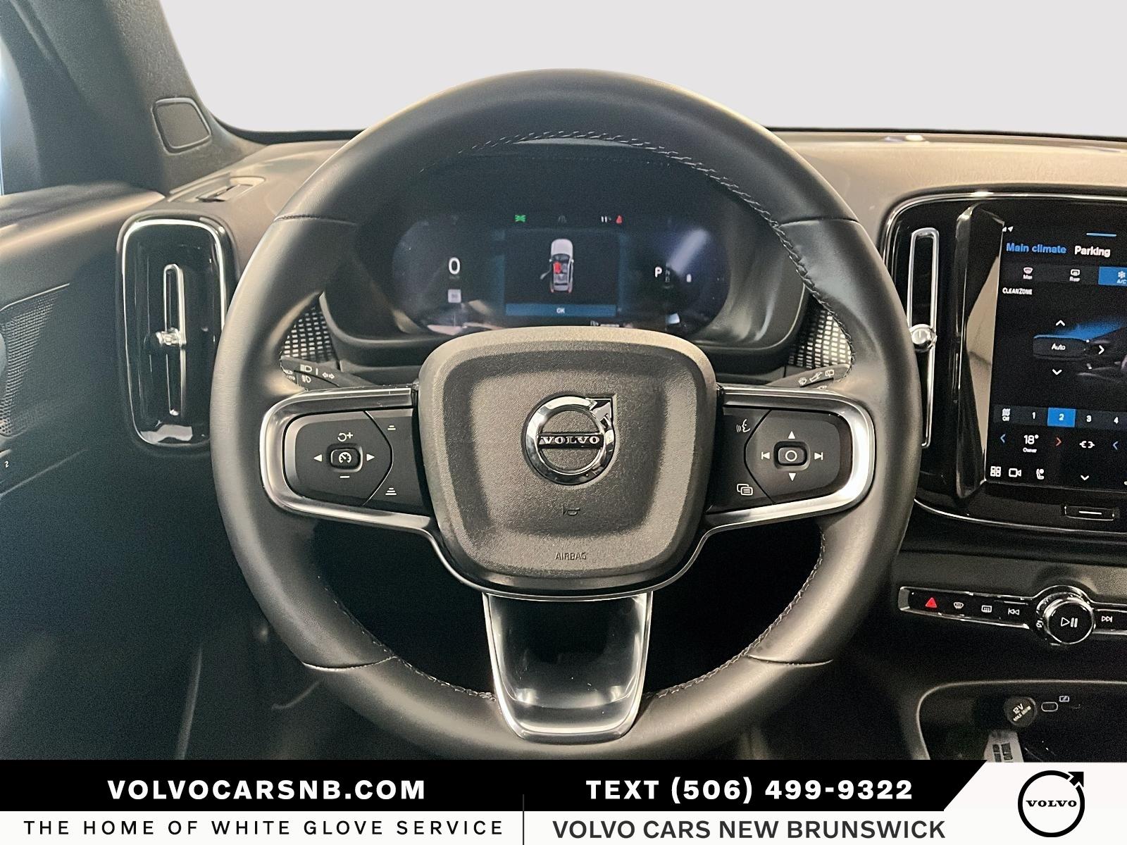 2025 Volvo XC40 B5 Plus Dark Theme