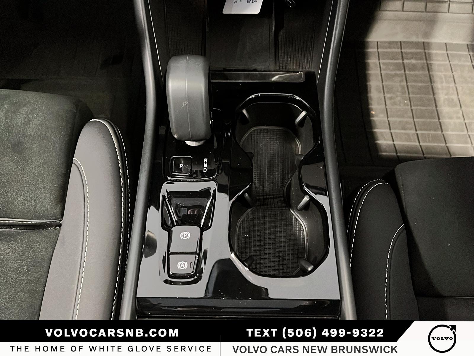 2025 Volvo XC40 B5 Plus Dark Theme