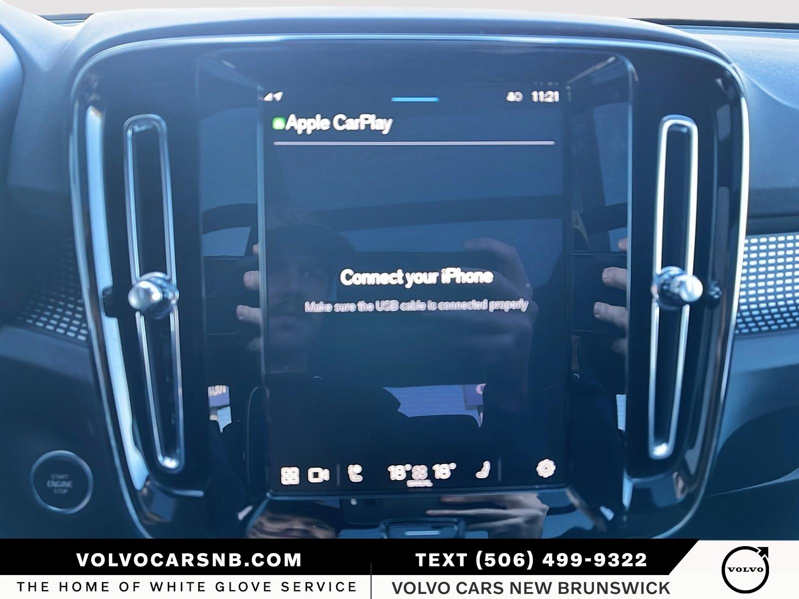 2025 Volvo XC40 B5 Plus Dark Theme