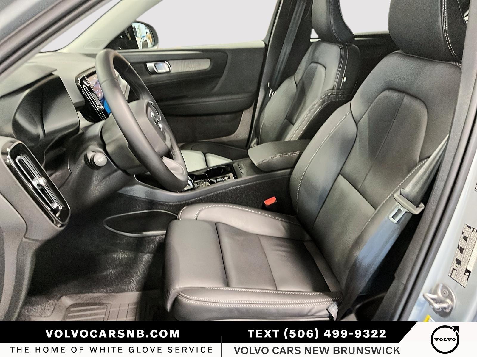 2026 Volvo XC40 B5 Plus Dark Theme