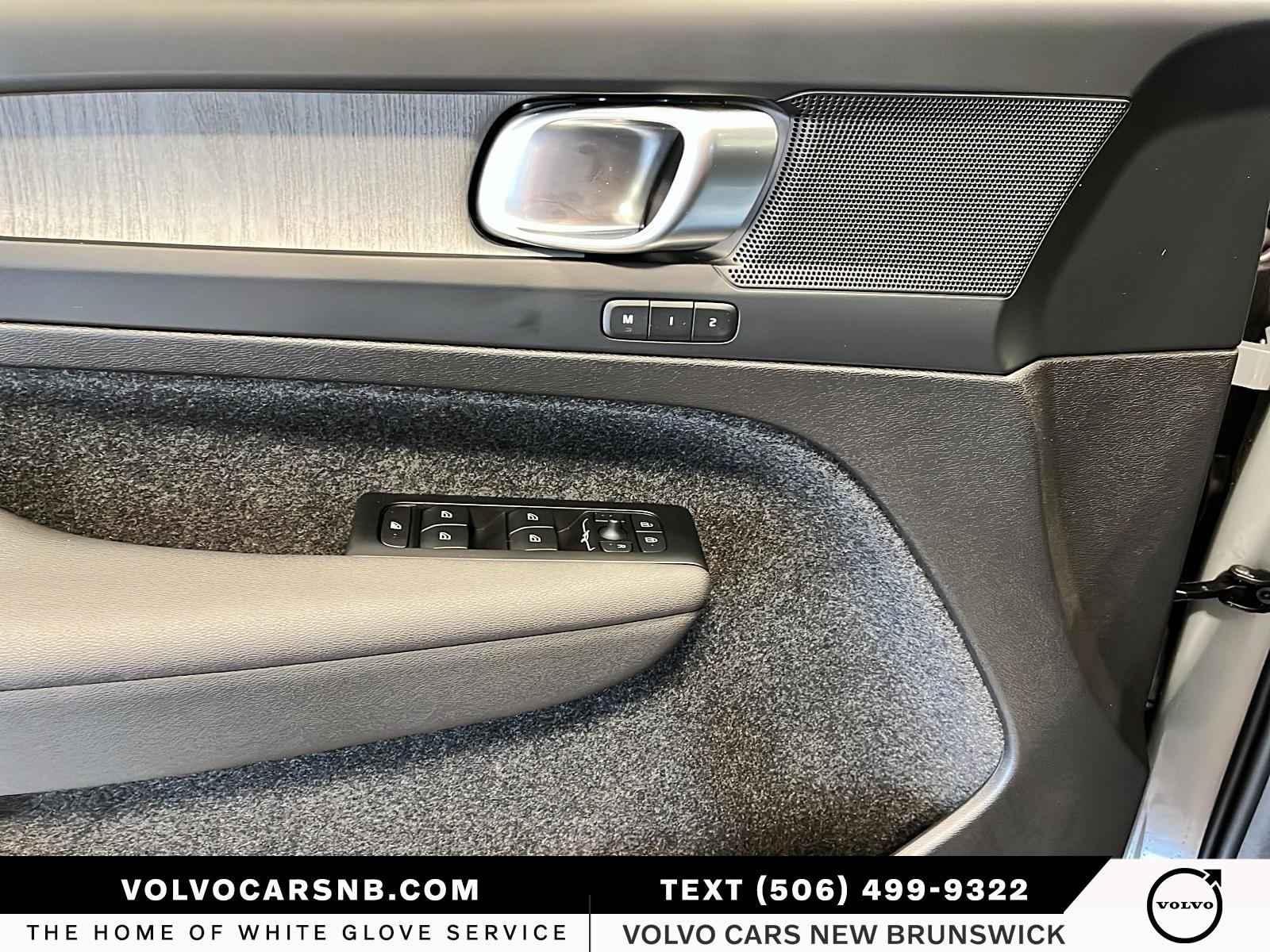 2026 Volvo XC40 B5 Plus Dark Theme