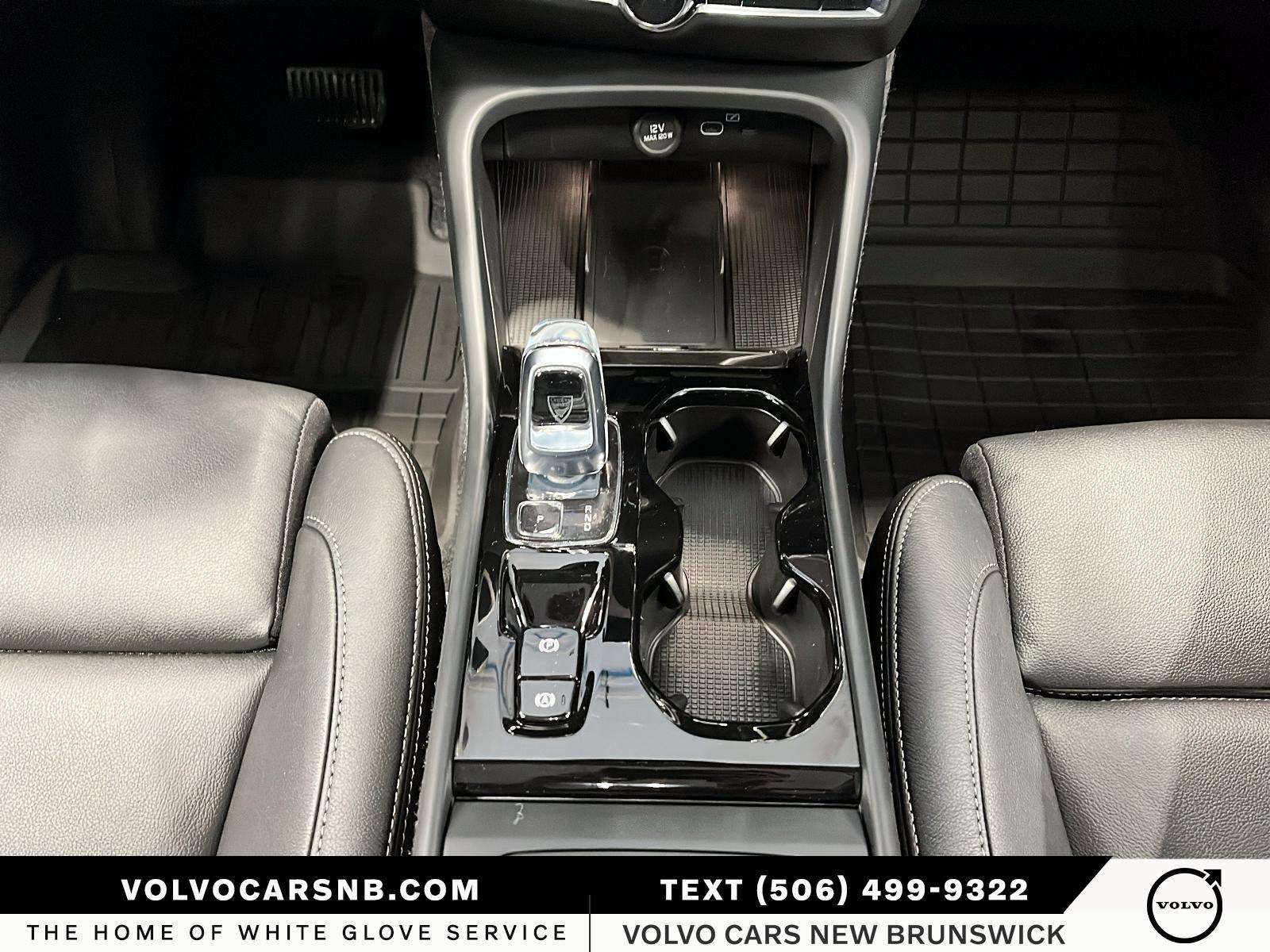 2026 Volvo XC40 B5 Plus Dark Theme