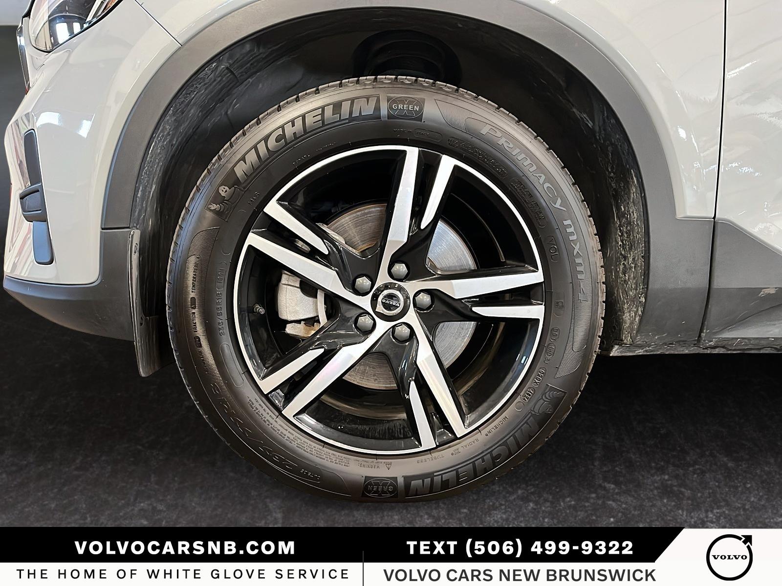 2025 Volvo XC40 B5 Core Bright Theme