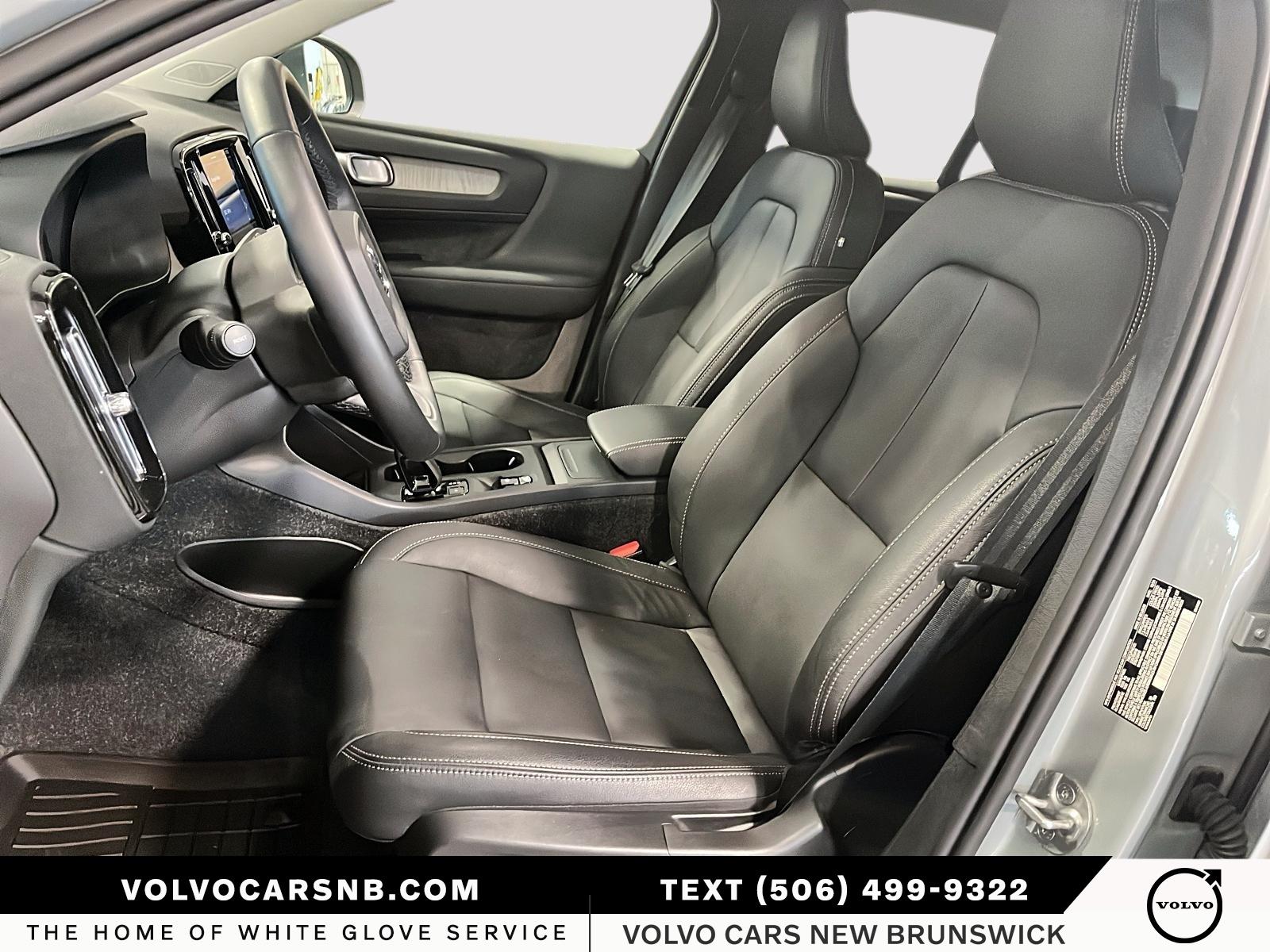 2025 Volvo XC40 B5 Core Bright Theme