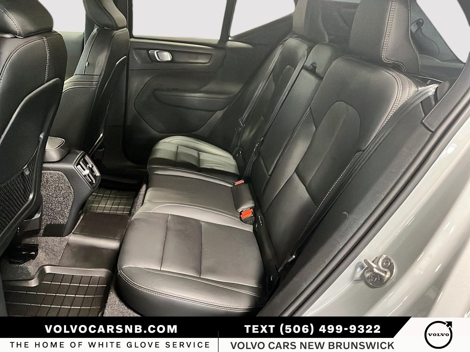 2025 Volvo XC40 B5 Core Bright Theme