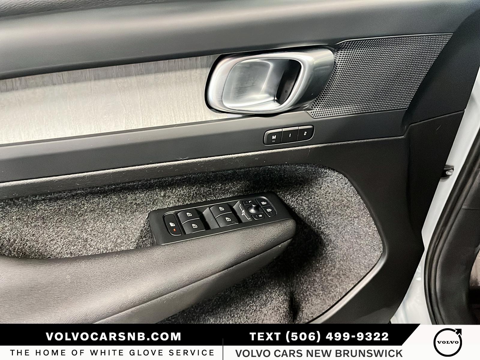 2025 Volvo XC40 B5 Core Bright Theme