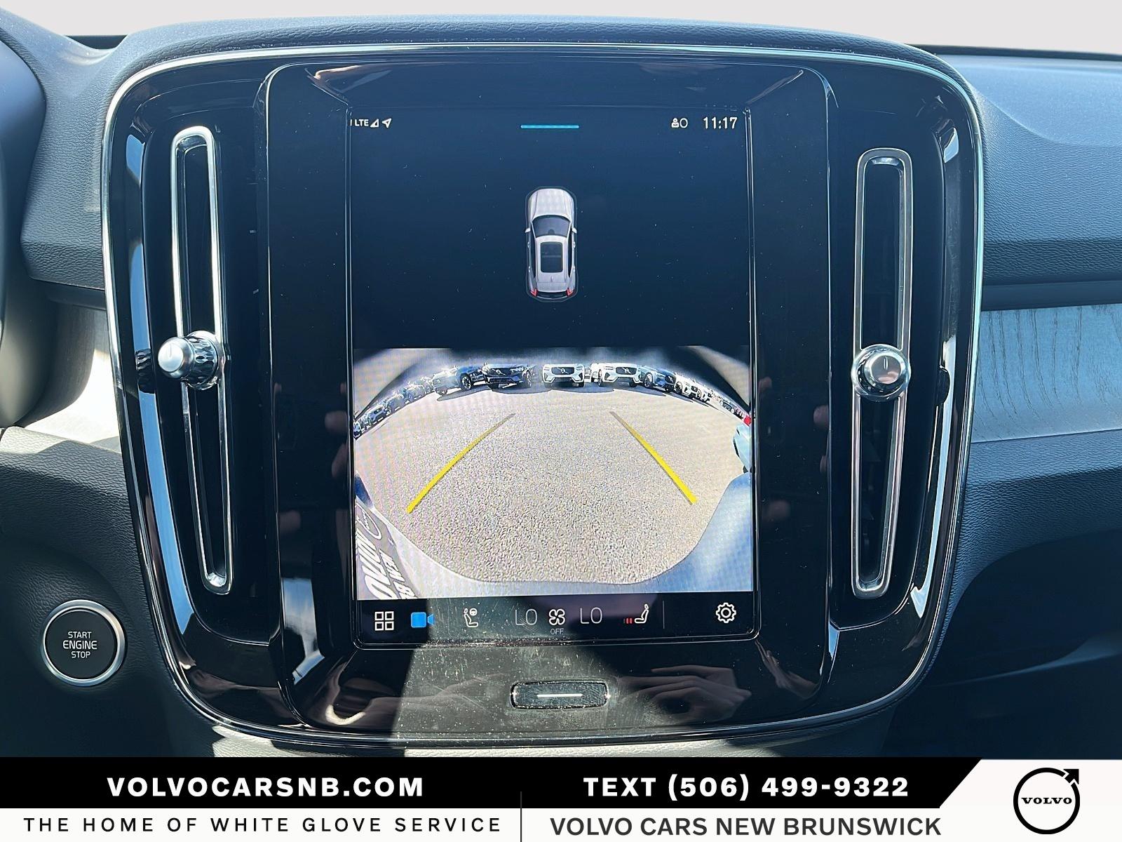 2025 Volvo XC40 B5 Core Bright Theme