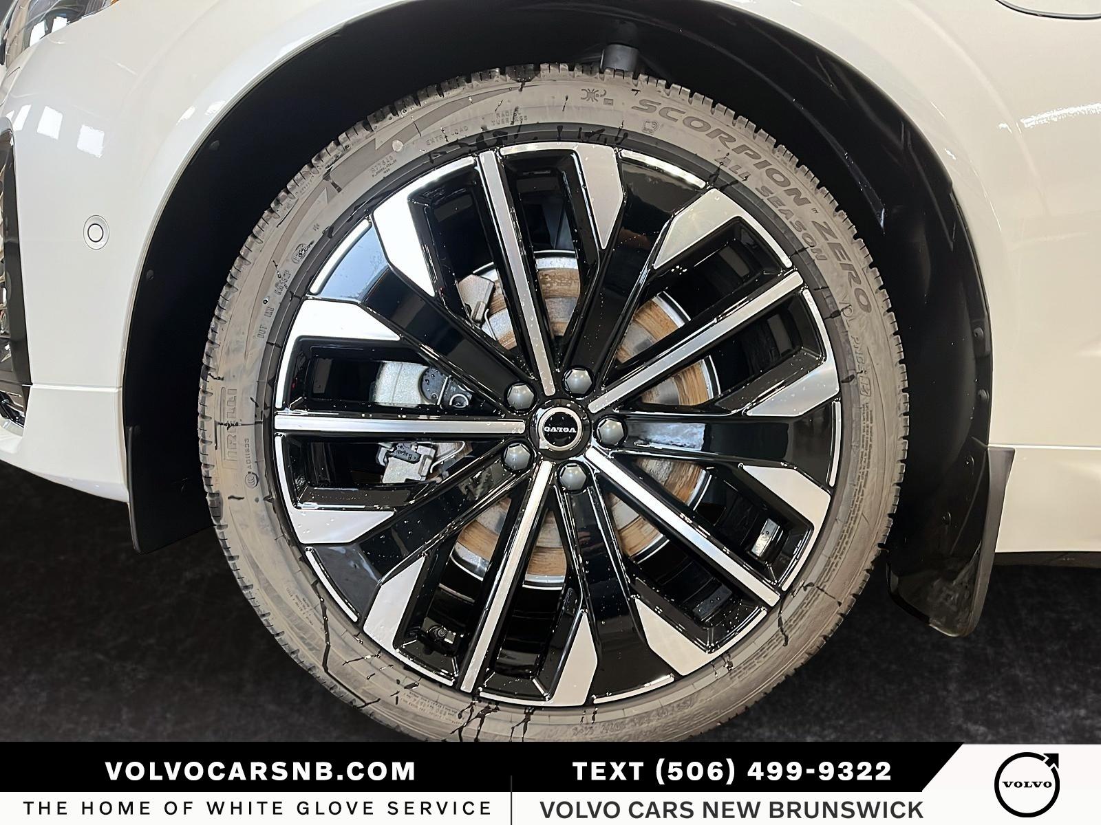 2026 Volvo XC60 Plug-In Hybrid T8 Ultra Dark Theme