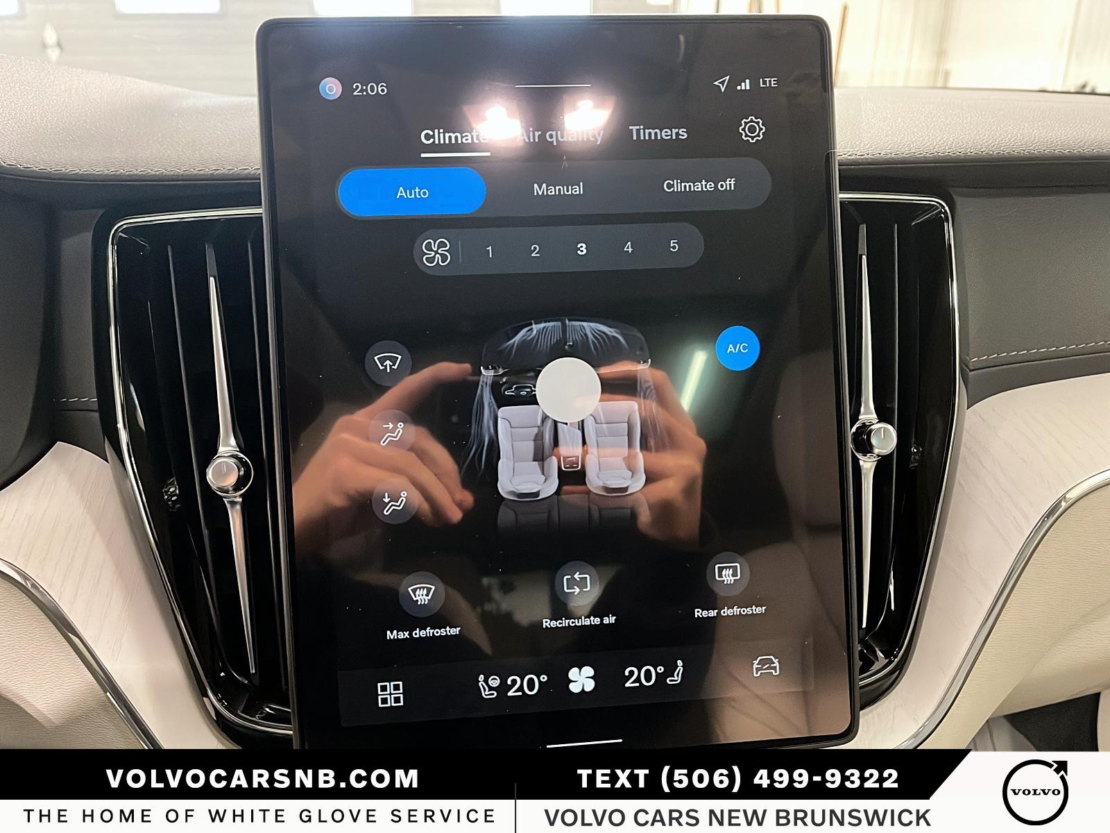 2026 Volvo XC60 Plug-In Hybrid T8 Ultra Dark Theme