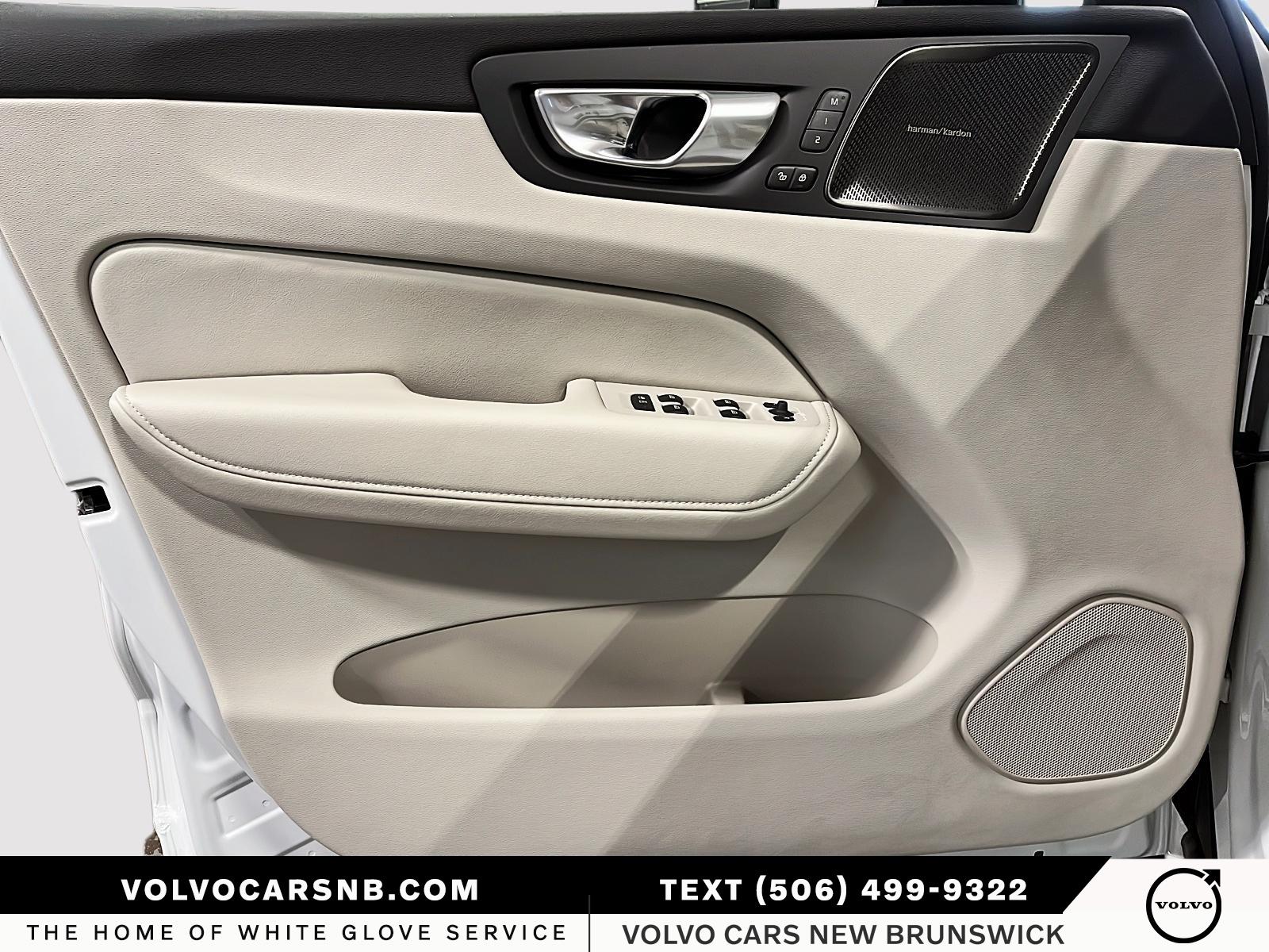 2026 Volvo XC60 Plug-In Hybrid T8 Ultra Dark Theme